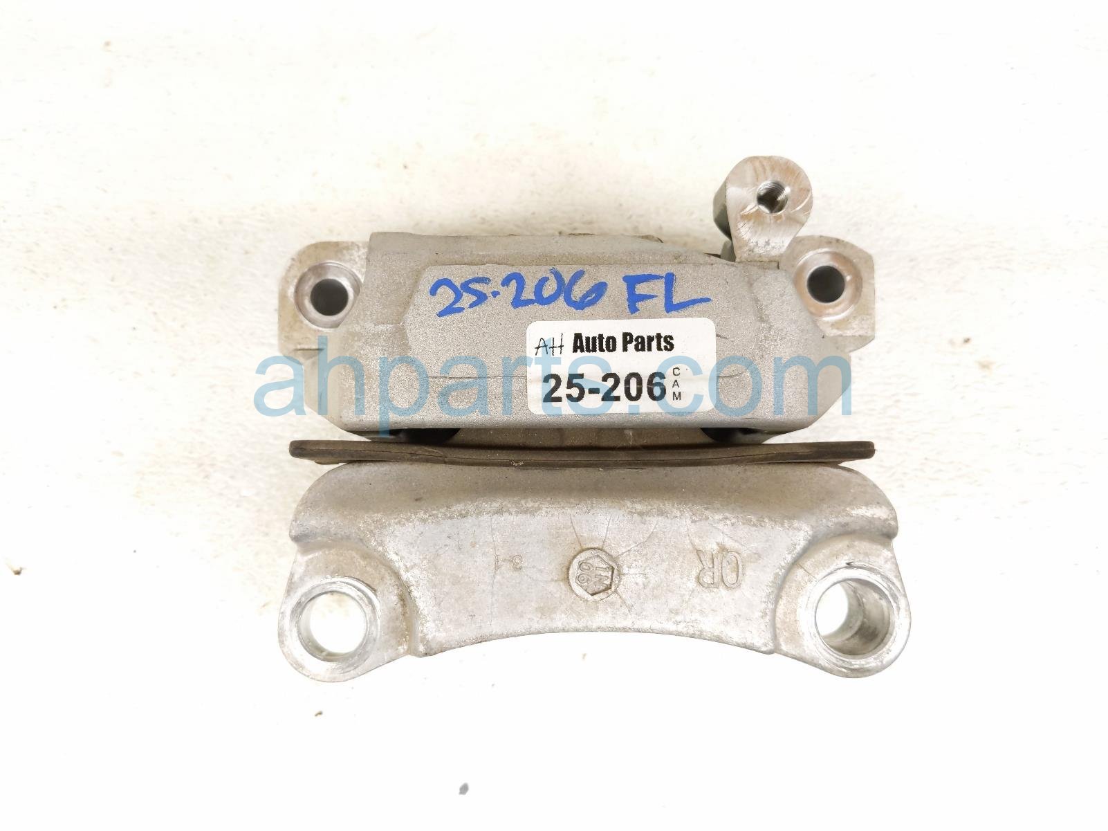 $50 Nissan LH SIDE ENGINE MOUNT - 2.5L $50 Nissan LH SIDE ENGINE MOUNT - 2.5L