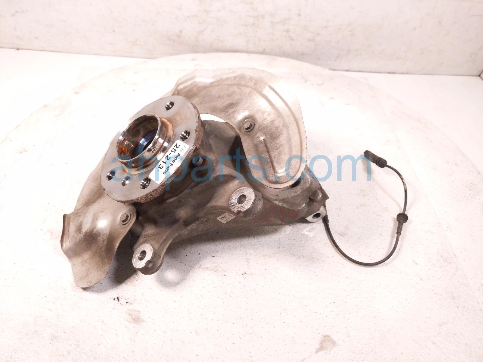 $175 BMW FR/RH SPINDLE KNUCKLE HUB $175 BMW FR/RH SPINDLE KNUCKLE HUB