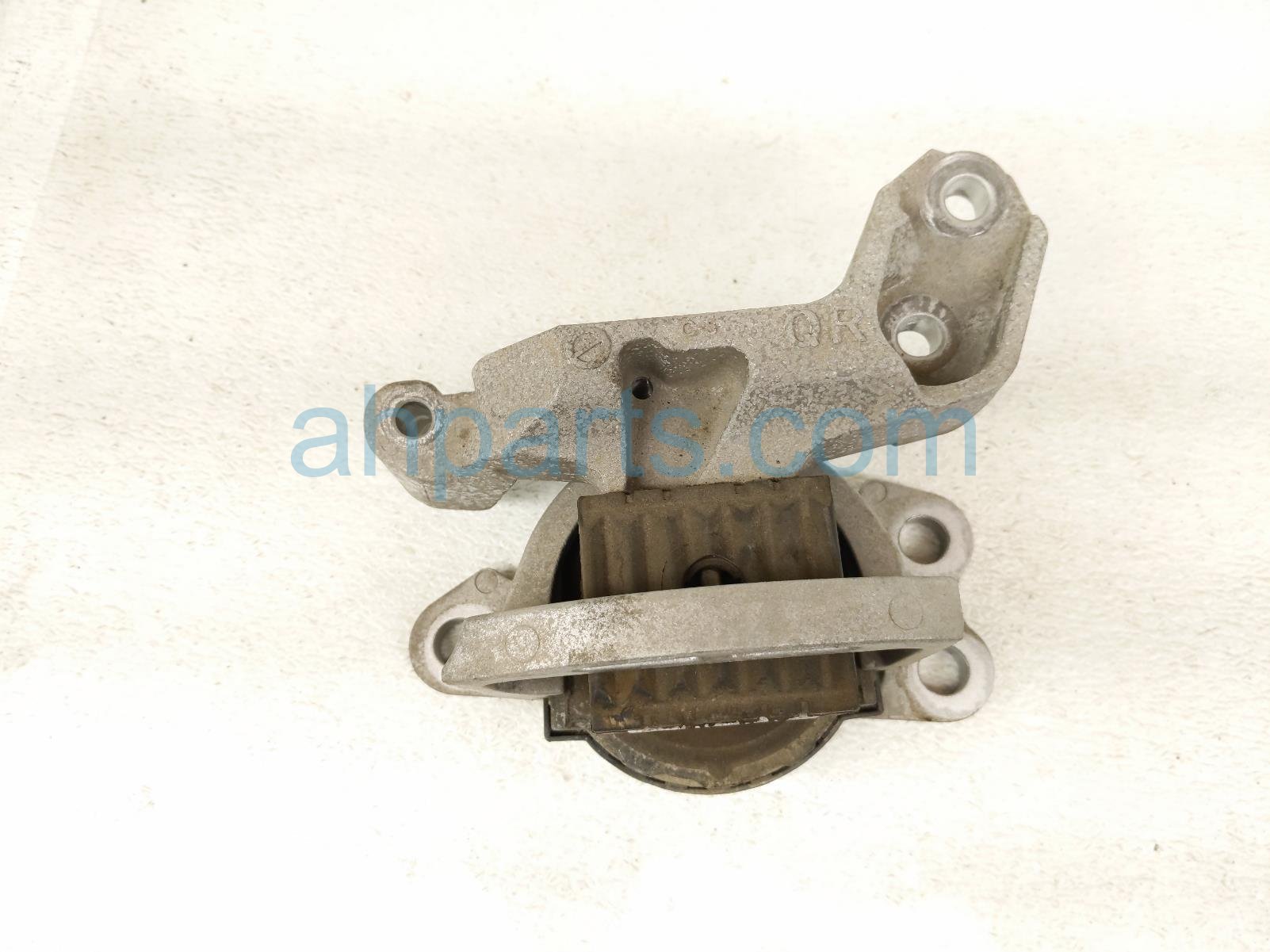 $55 Nissan RH SIDE ENGINE MOUNT - 2.5L
