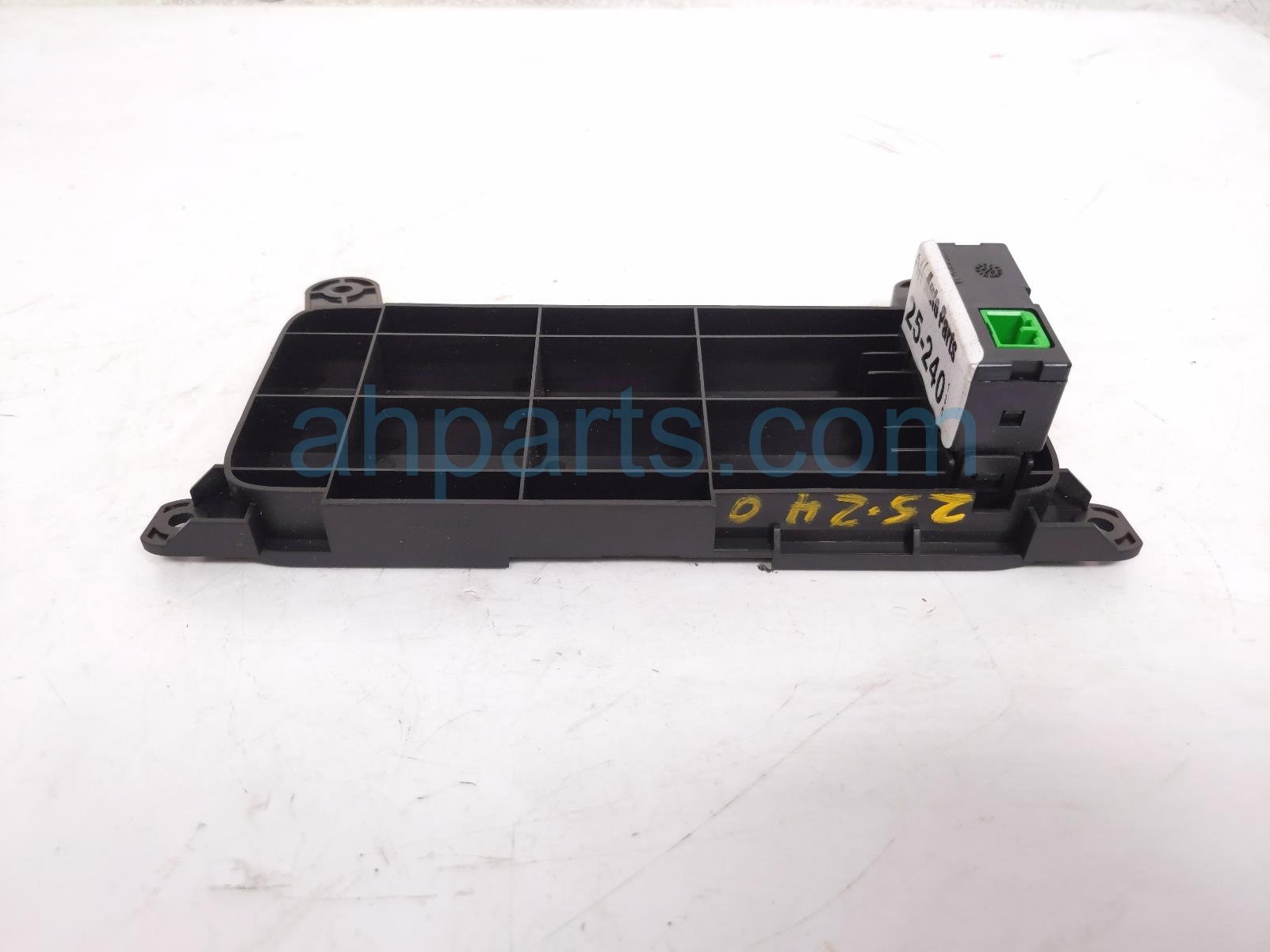 $25 Honda REAR CONSOLE USB OUTLET $25 Honda REAR CONSOLE USB OUTLET