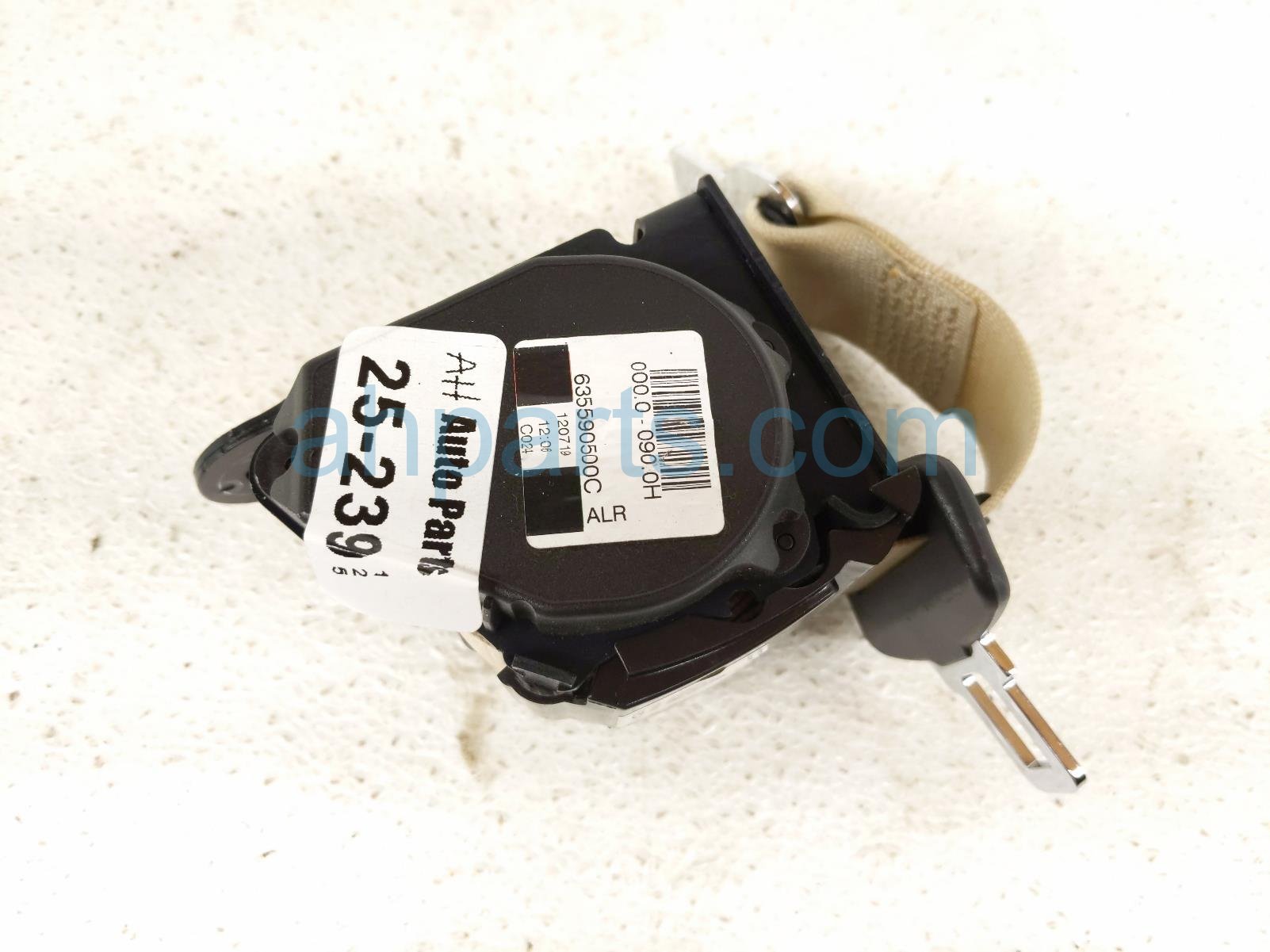 $75 BMW 2ND ROW MIDDLE SEAT BELT - BEIGE $75 BMW 2ND ROW MIDDLE SEAT BELT - BEIGE