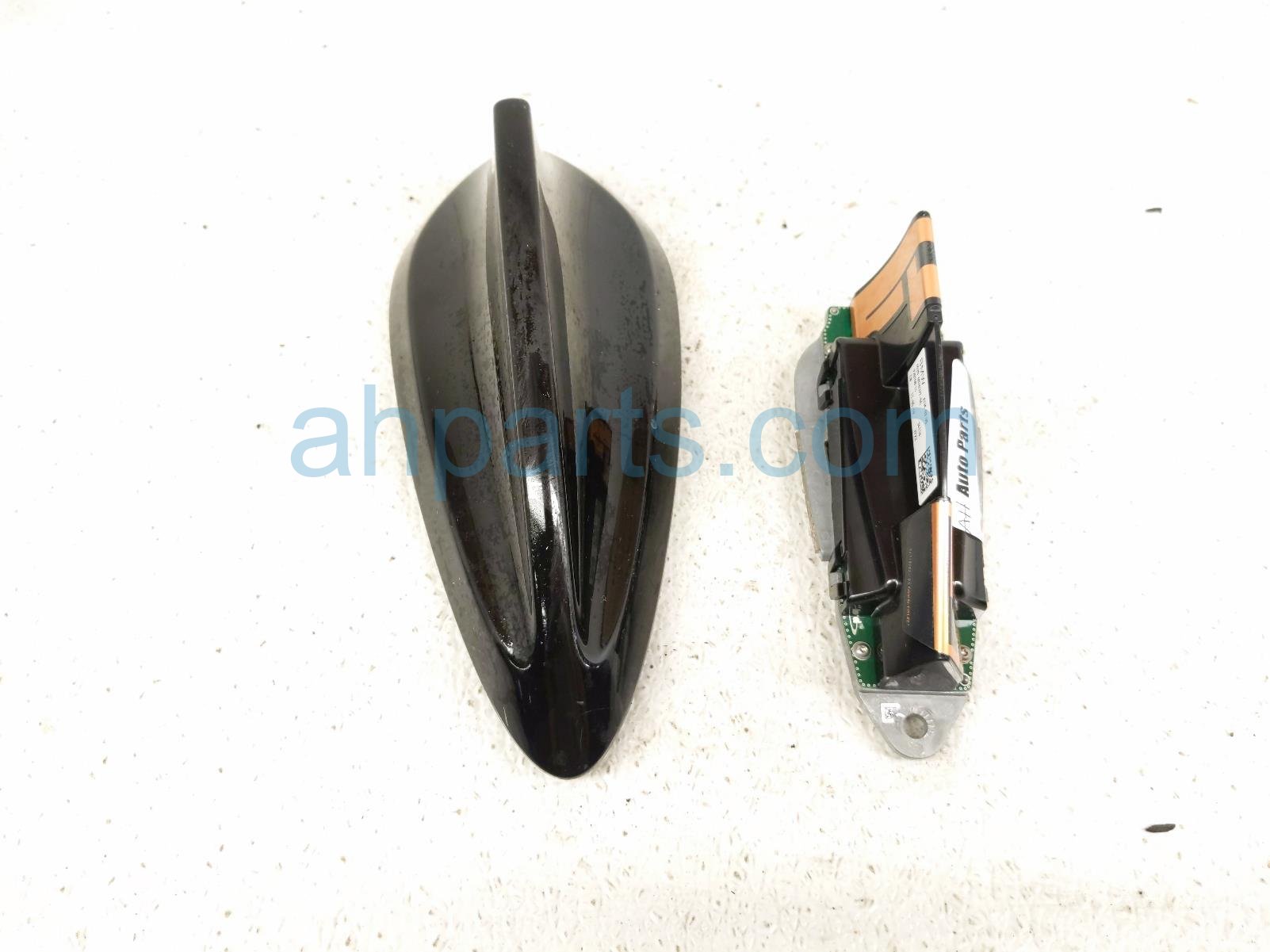 $125 BMW ROOF MOUNTED ANTENNA - BLK $125 BMW ROOF MOUNTED ANTENNA - BLK