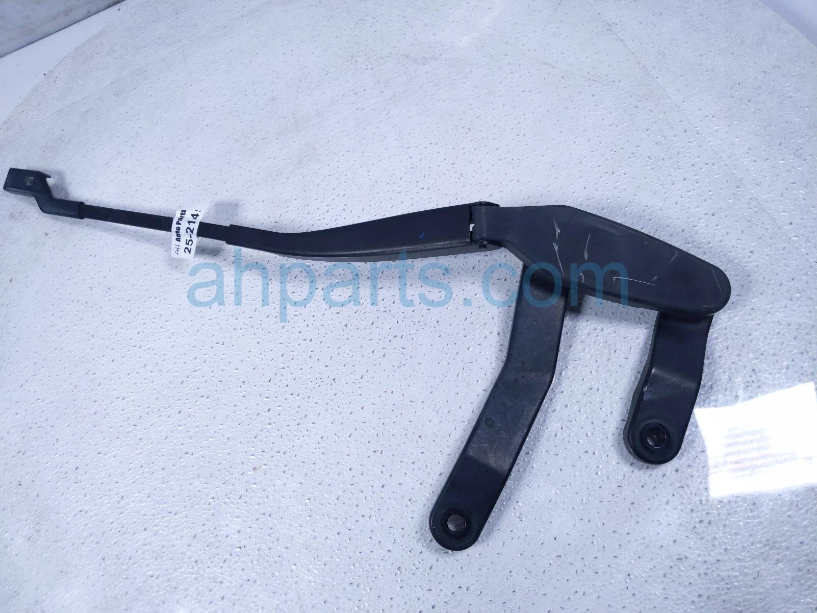 $29 Mercedes RH WINDSHIELD WIPER ARM * $29 Mercedes RH WINDSHIELD WIPER ARM *