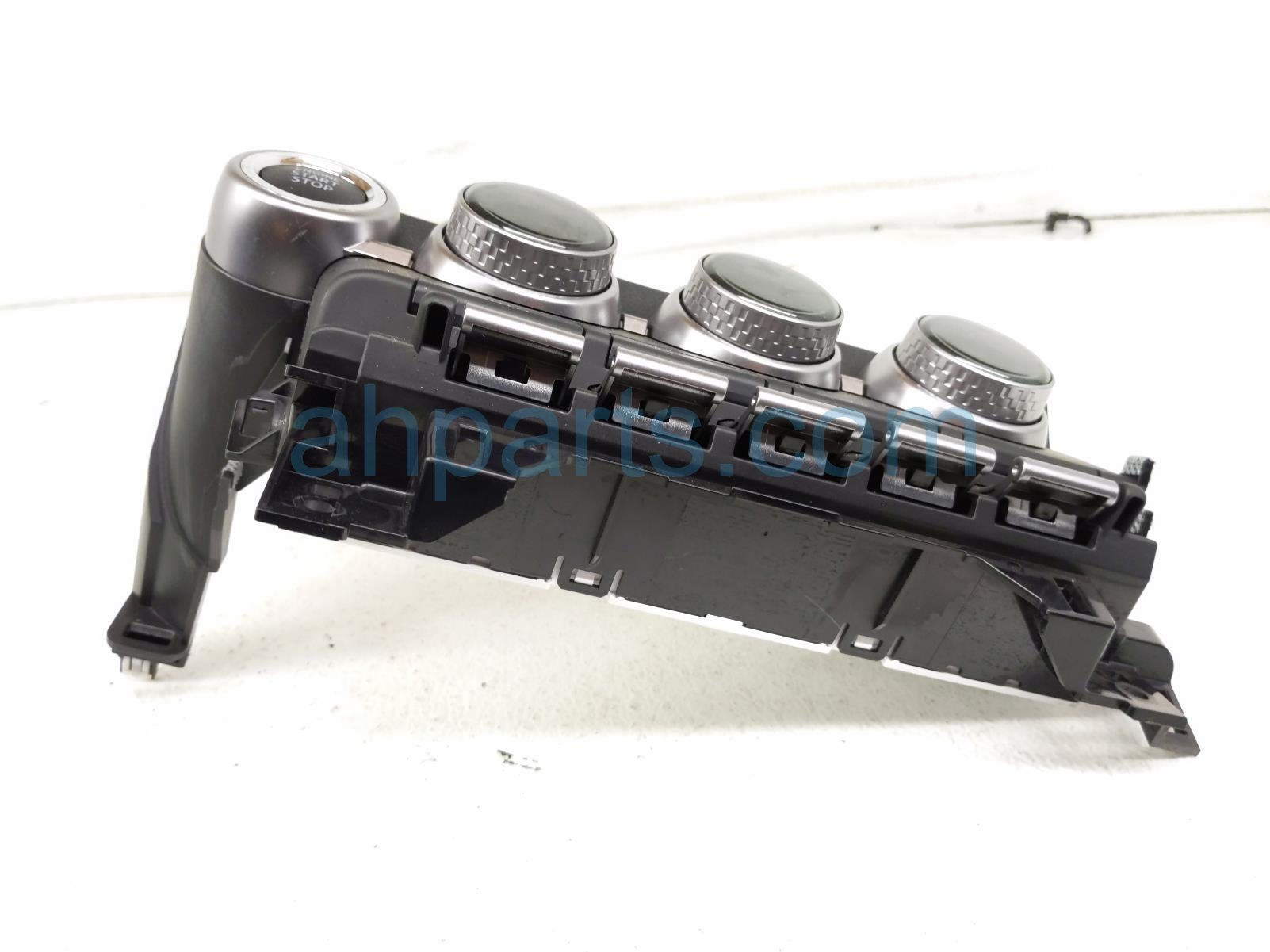 $125 Subaru HEATER/AC CONTROL(ON DASH) -