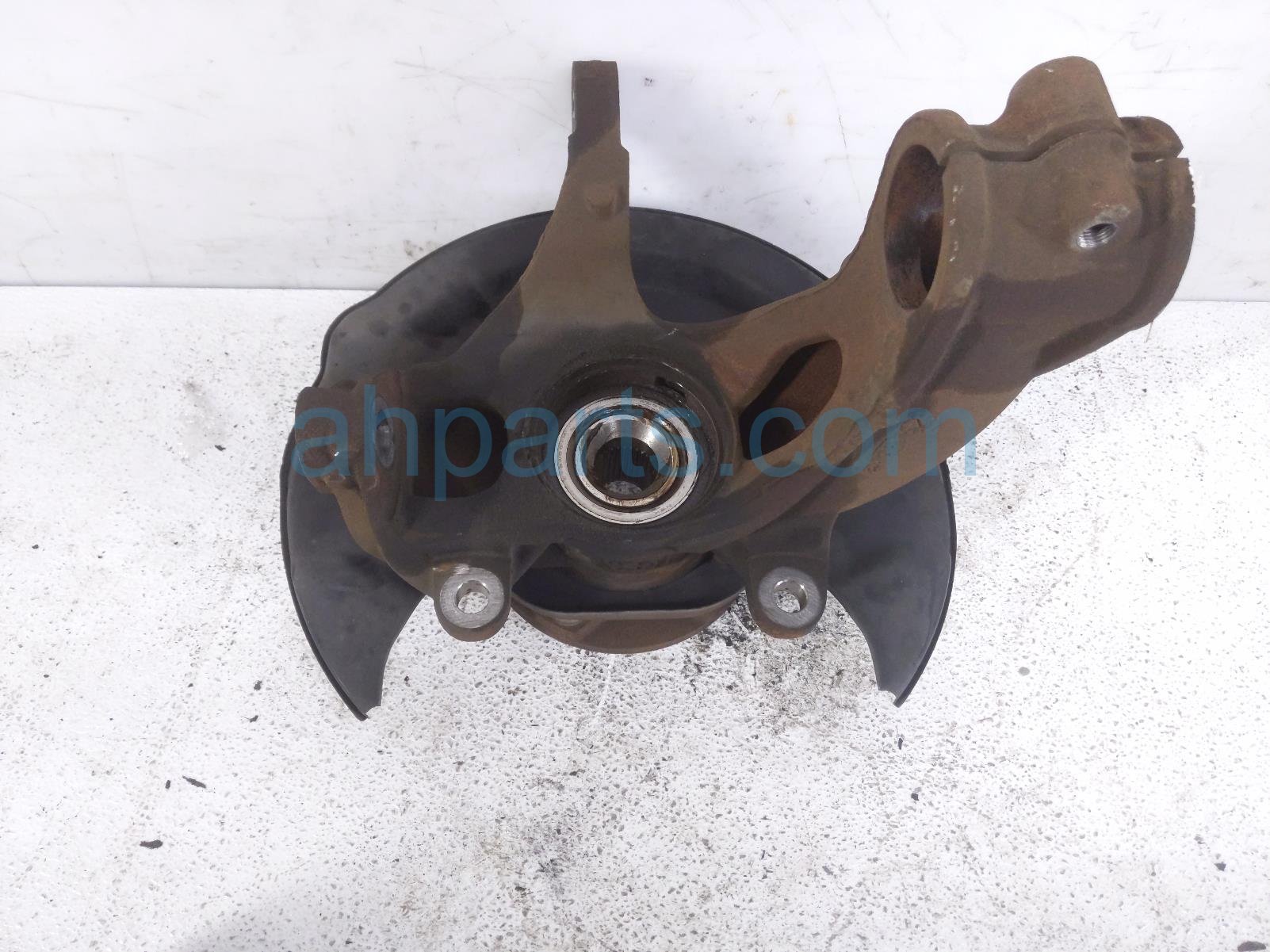$175 Honda FR/LH SPINDLE KNUCKLE HUB