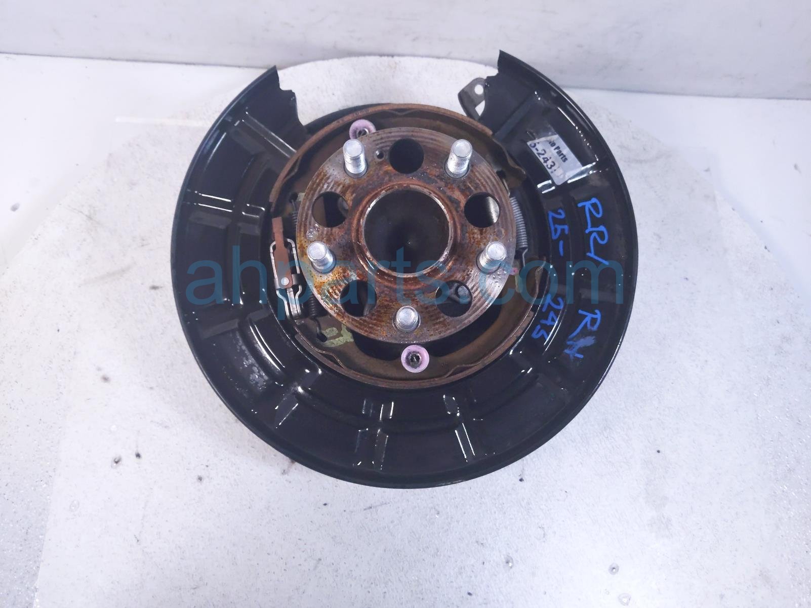 $125 Honda RR/RH SPINDLE KNUCKLE HUB