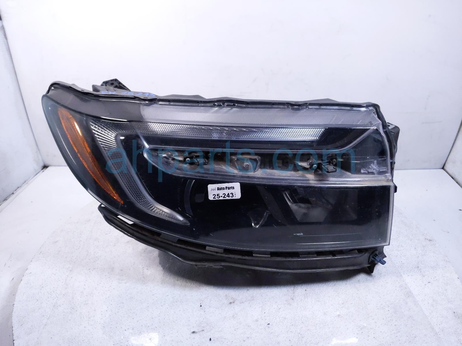 $650 Honda RH HEADLAMP / LIGHT - NEEDS POLISH