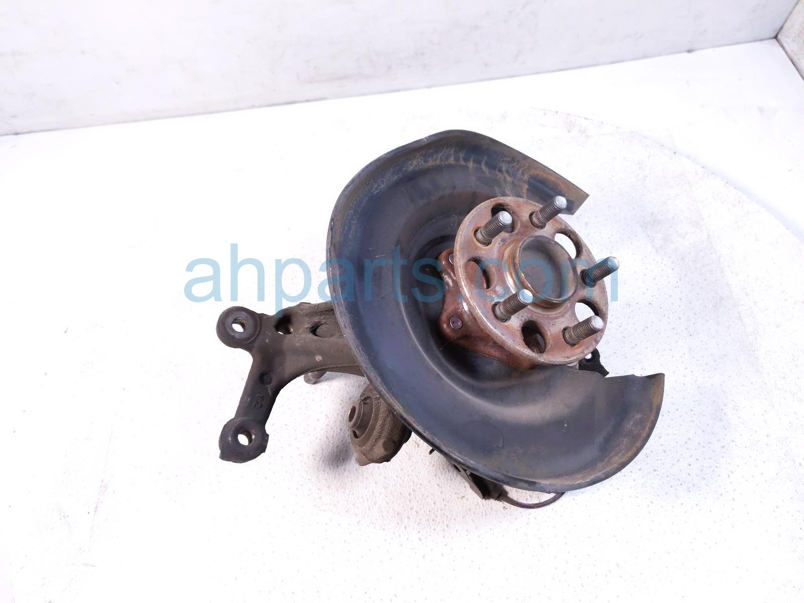 $175 Toyota RR/LH SPINDLE KNUCKLE HUB $175 Toyota RR/LH SPINDLE KNUCKLE HUB