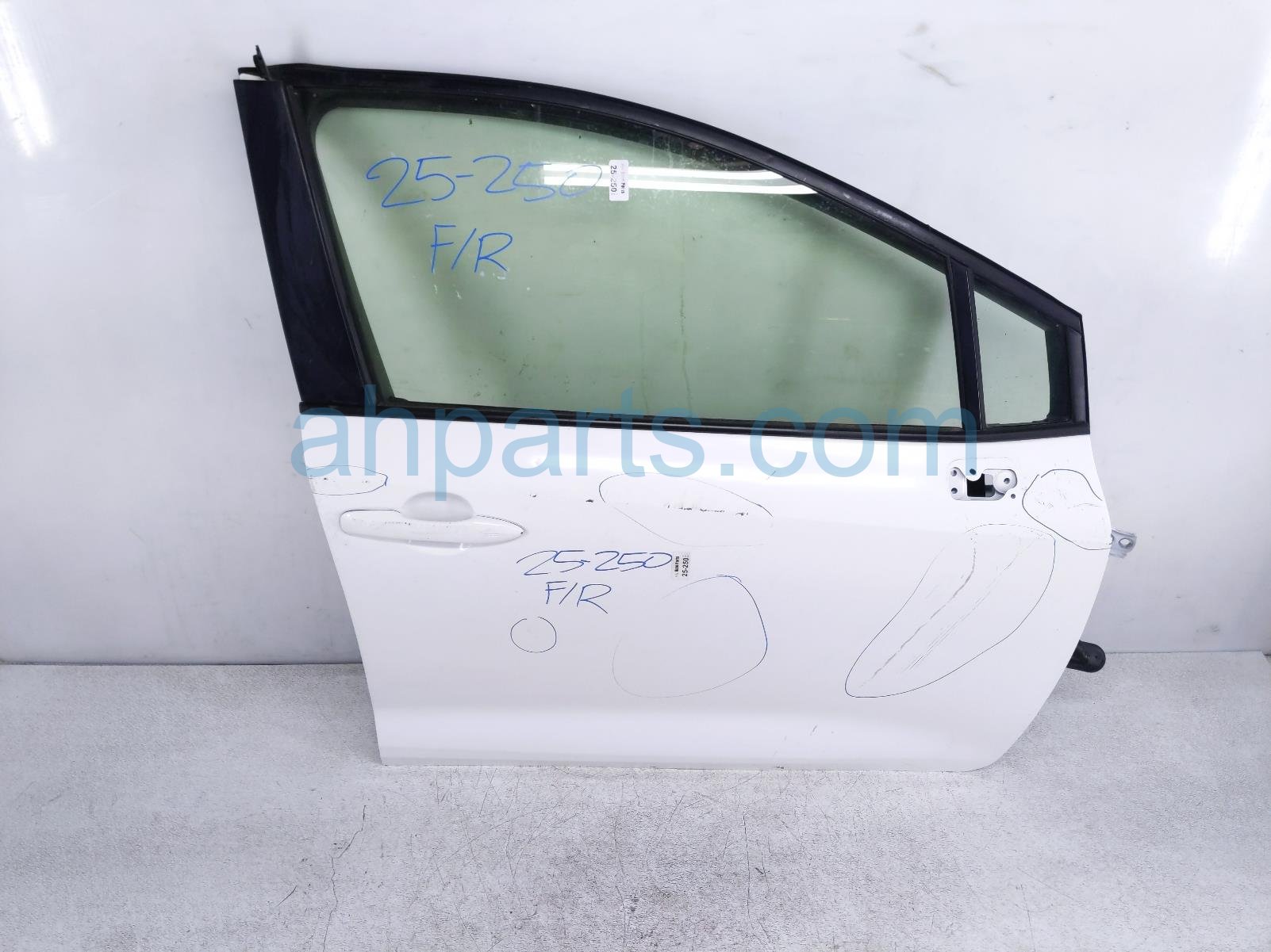 $725 Toyota FR/RH DOOR - WHITE - NO MIRROR/TRIM* $725 Toyota FR/RH DOOR - WHITE - NO MIRROR/TRIM*