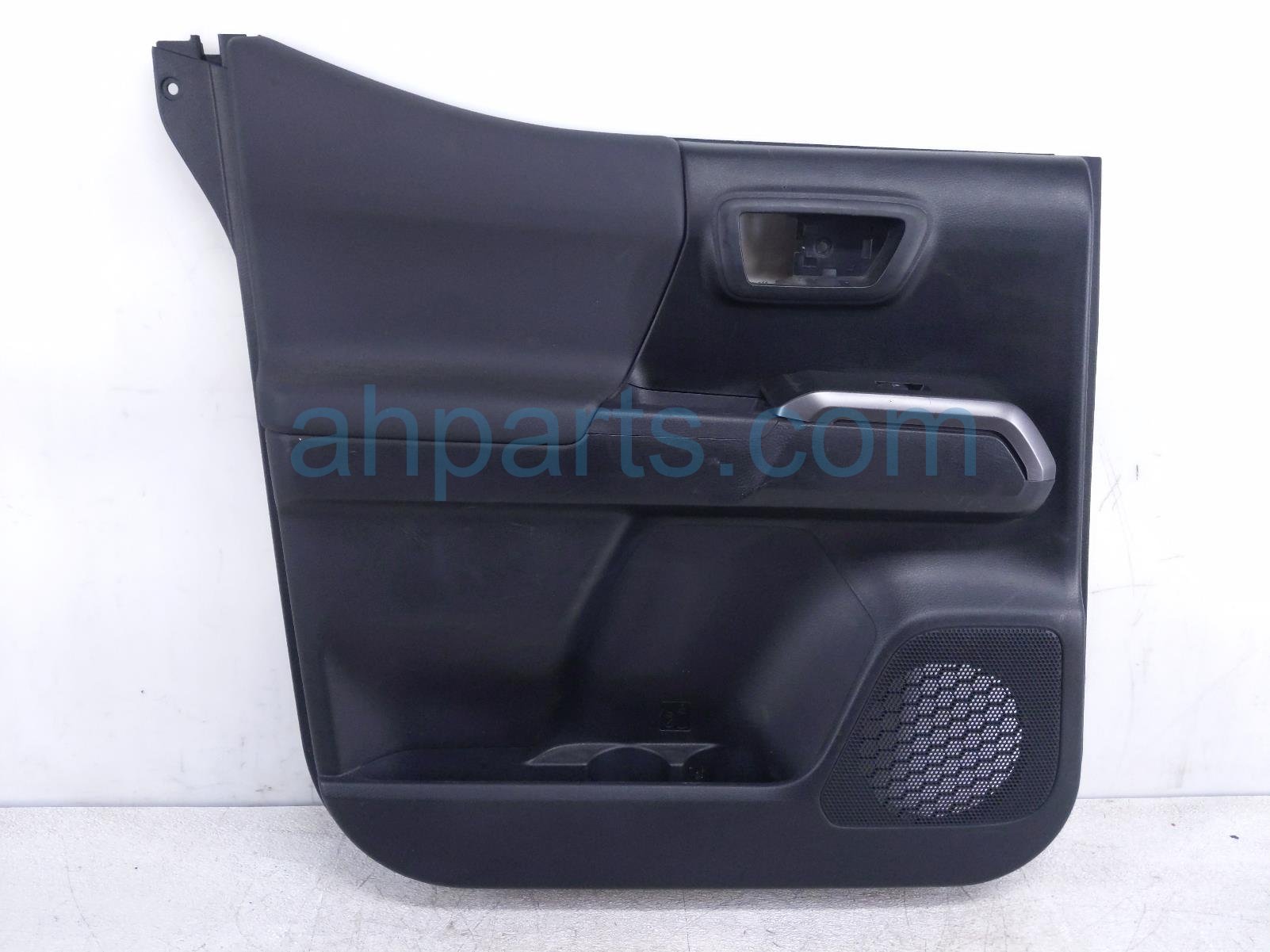 $125 Toyota RR/LH INTERIOR DOOR PANEL - BLACK * $125 Toyota RR/LH INTERIOR DOOR PANEL - BLACK *