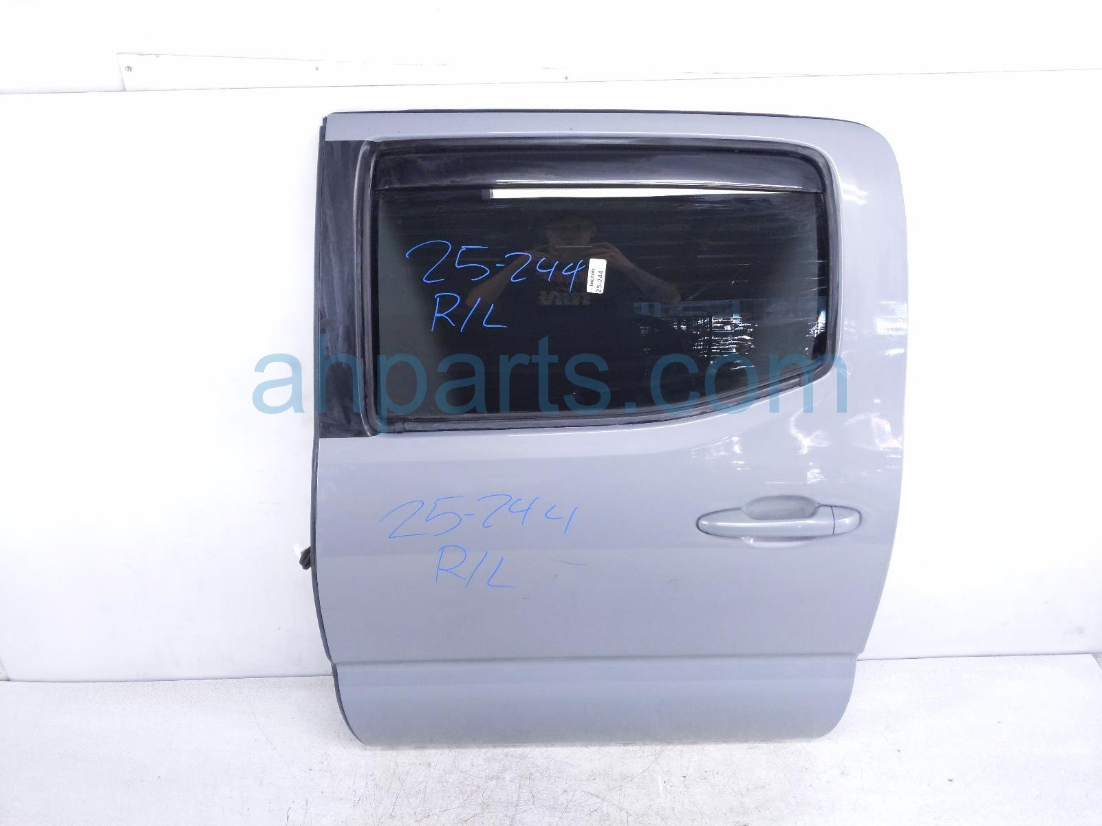 $775 Toyota RR/LH DOOR - GREY - NO INSIDE TRIM * $775 Toyota RR/LH DOOR - GREY - NO INSIDE TRIM *