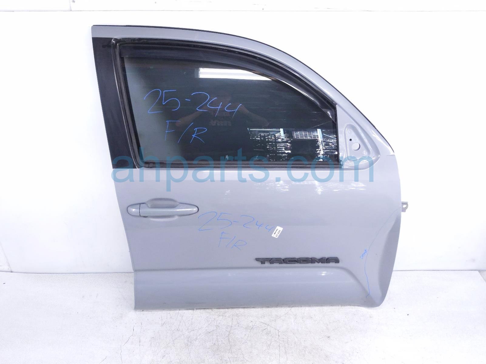 $750 Toyota FR/RH DOOR - GREY - NO INSIDE TRIM *