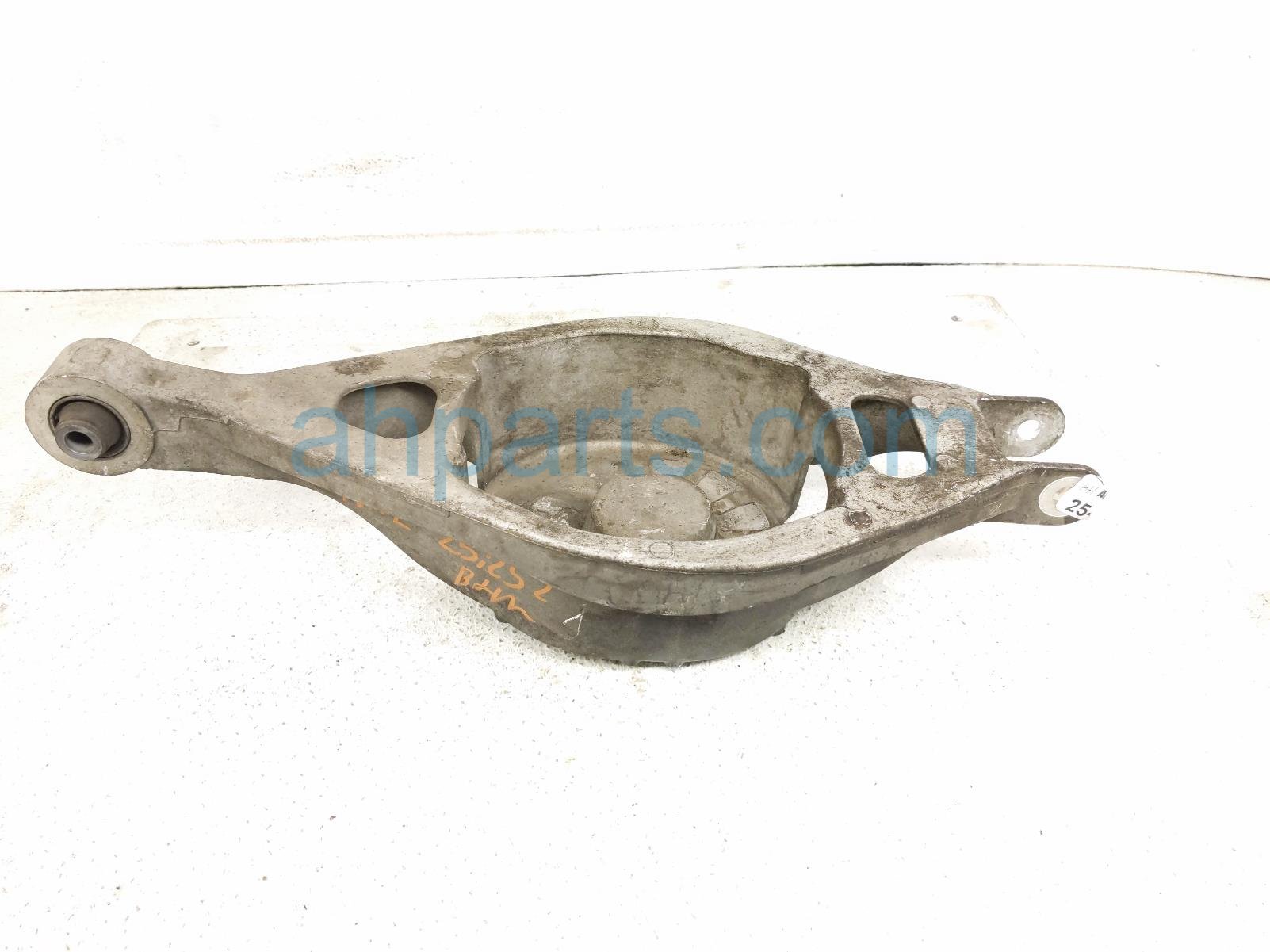 $95 Infiniti RR/LH SPRING SEAT LOWER CONTROL ARM