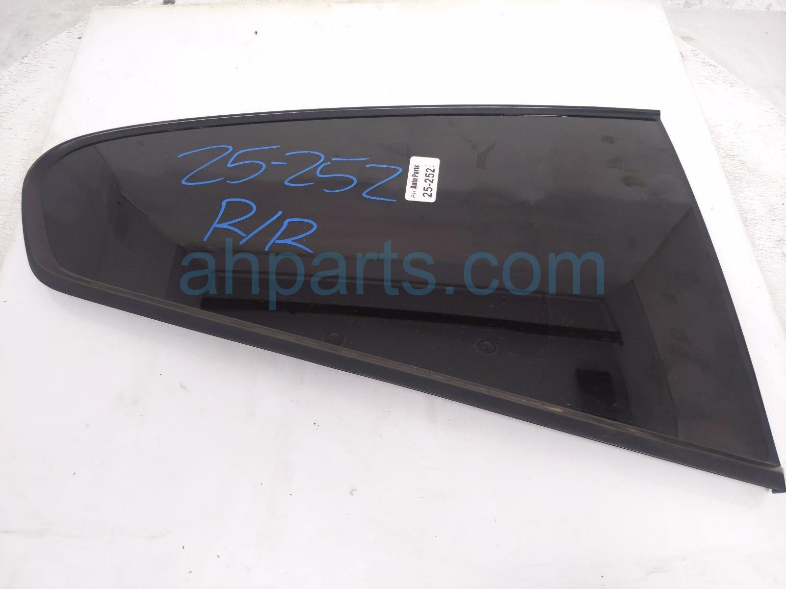 $125 Infiniti RH QUARTER WINDOW GLASS $125 Infiniti RH QUARTER WINDOW GLASS