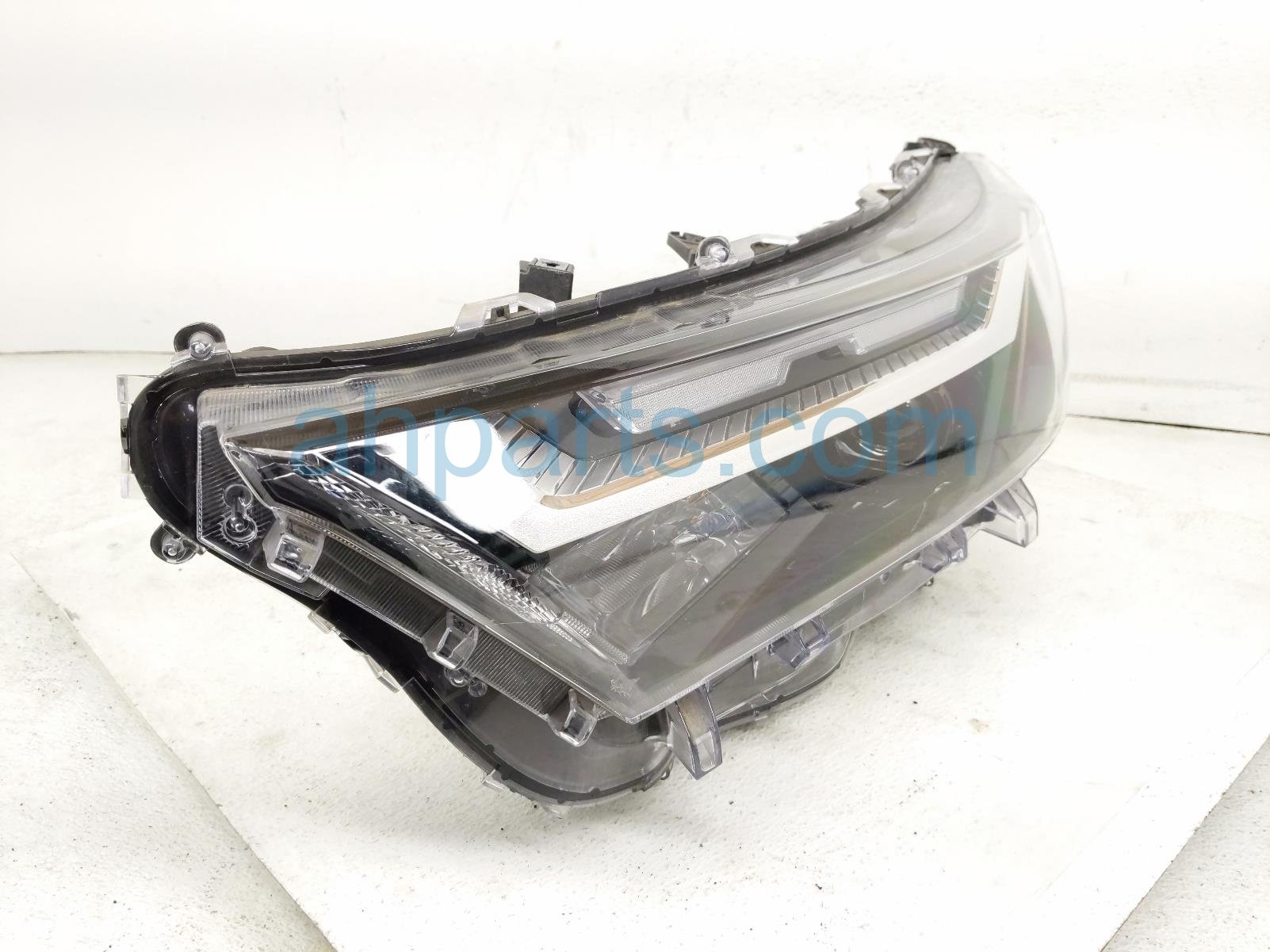 $425 Toyota LH HEADLAMP / LIGHT