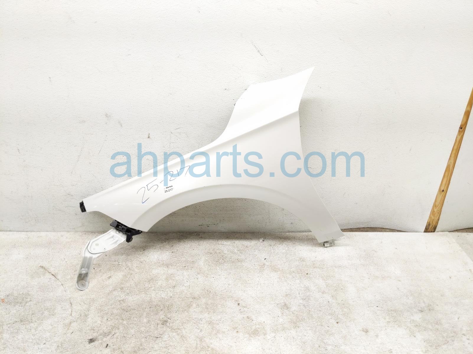 Sold 2022 Honda Civic Front Driver Fender - White * 60260-T20-A00ZZ