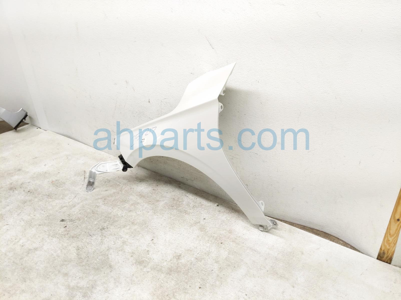Sold 2022 Honda Civic Front Driver Fender - White * 60260-T20-A00ZZ