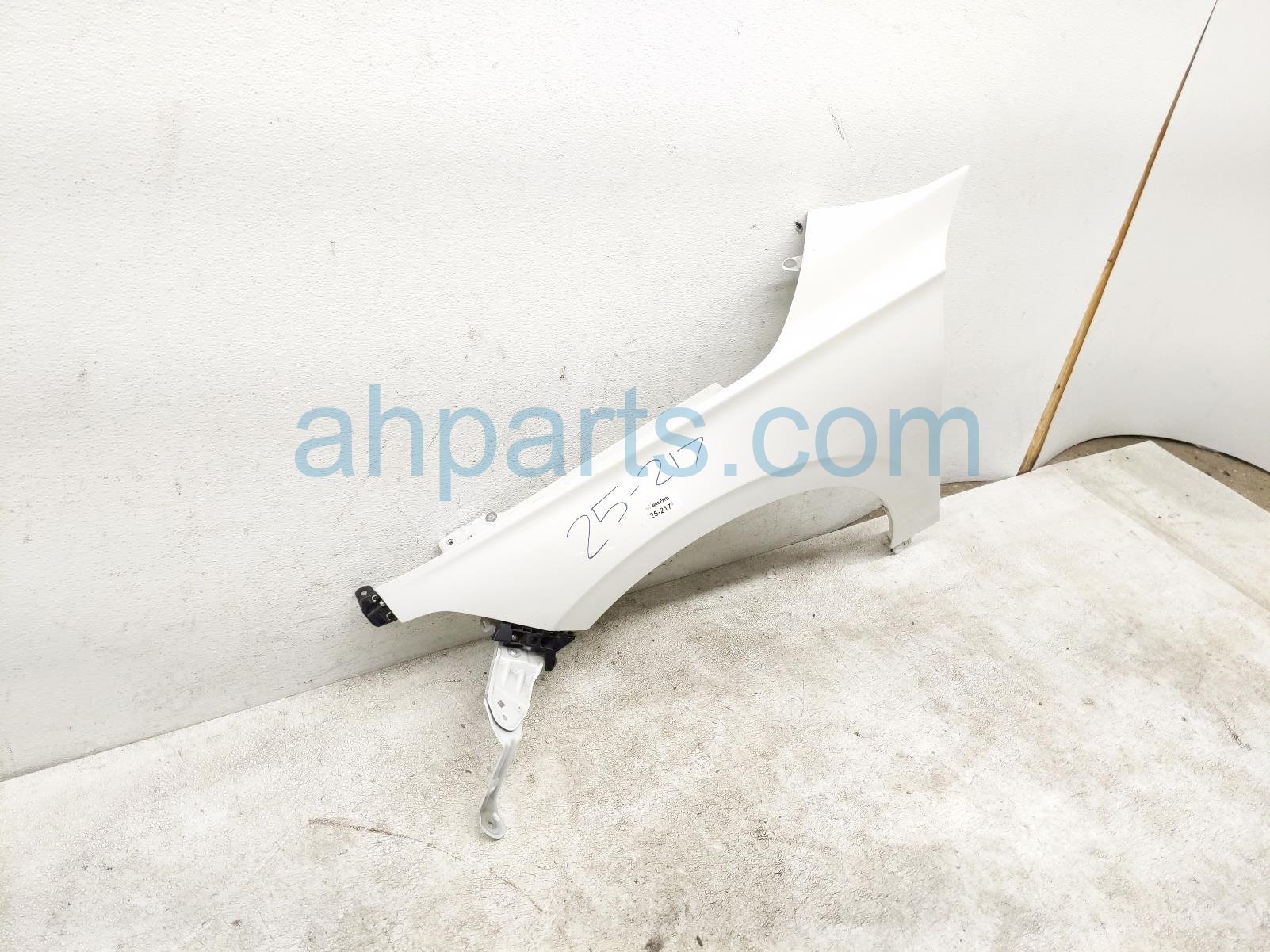 Sold 2022 Honda Civic Front Driver Fender - White * 60260-T20-A00ZZ