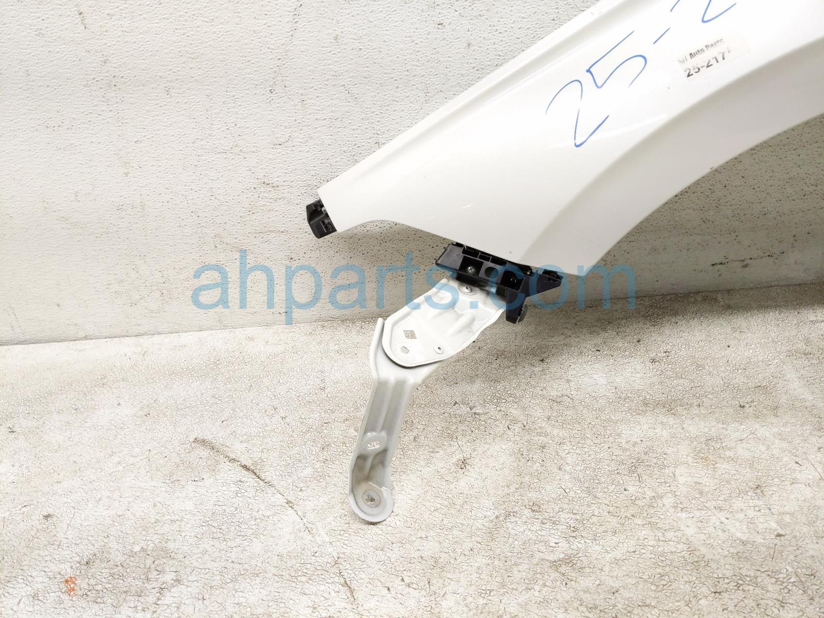 fuwafuwa② Sold 2022 Honda Civic Front Driver Fender - White * 60260-T20-A00ZZ
