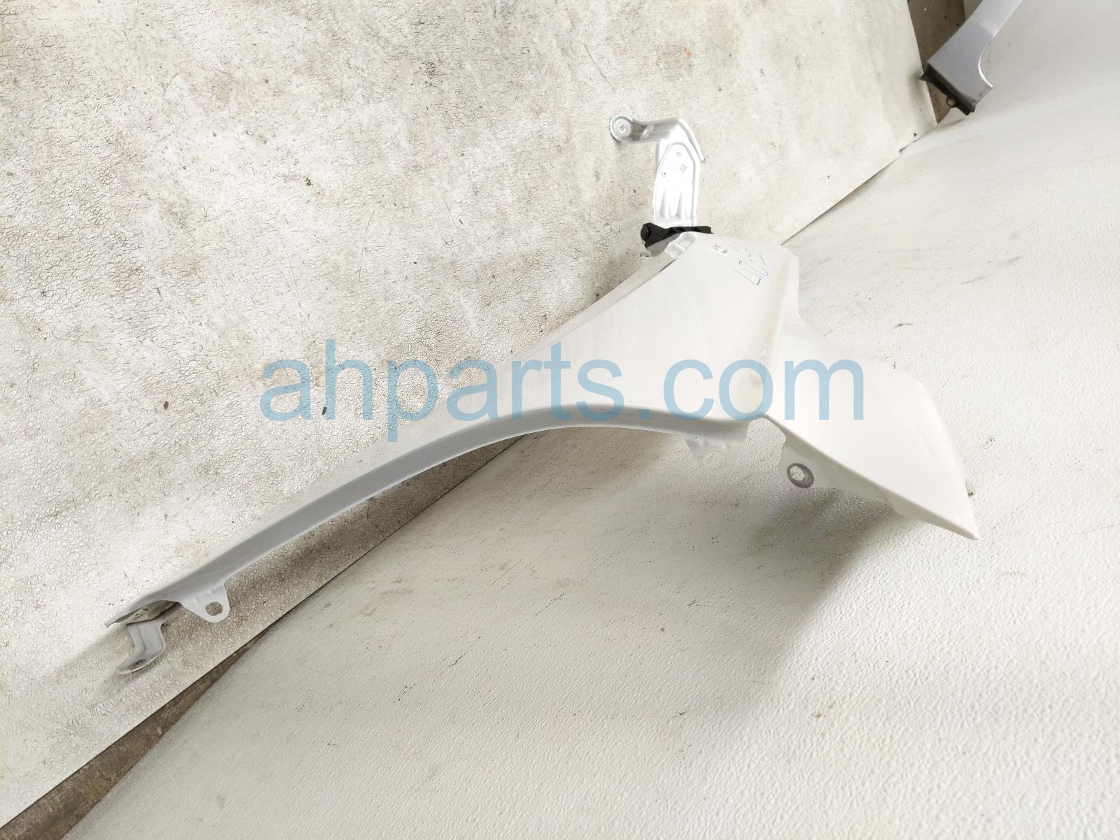 Sold 2022 Honda Civic Front Driver Fender - White * 60260-T20-A00ZZ