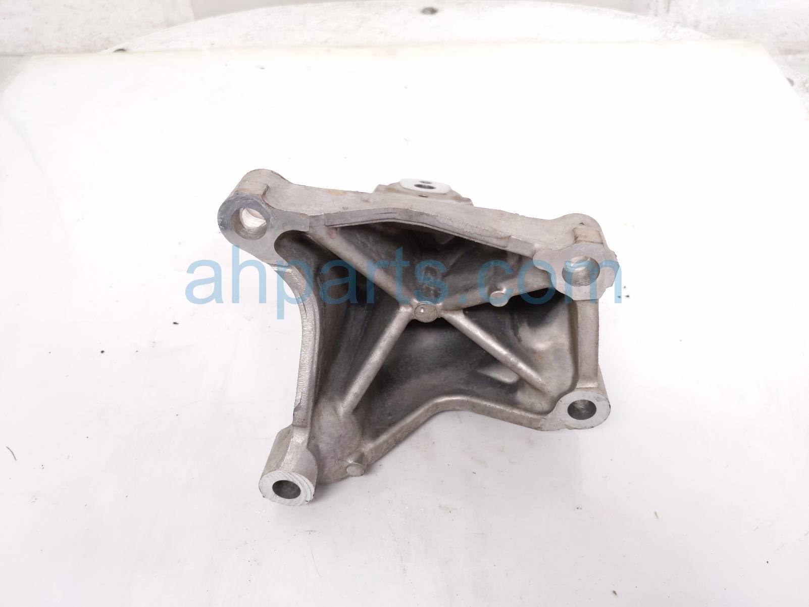 $49 Lexus RH SIDE ENGINE MOUNT BRACKET $49 Lexus RH SIDE ENGINE MOUNT BRACKET