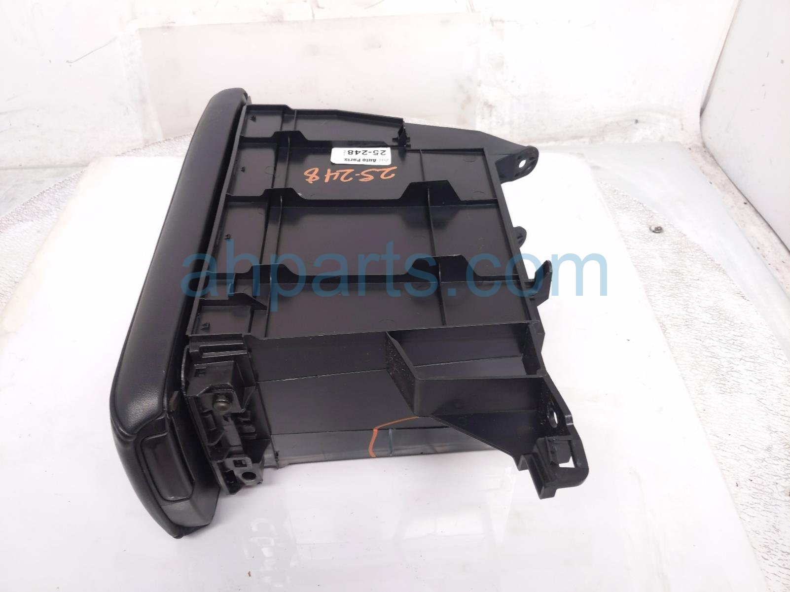 $125 Toyota CENTER CONSOLE LID W/BOX - BLK * $125 Toyota CENTER CONSOLE LID W/BOX - BLK *