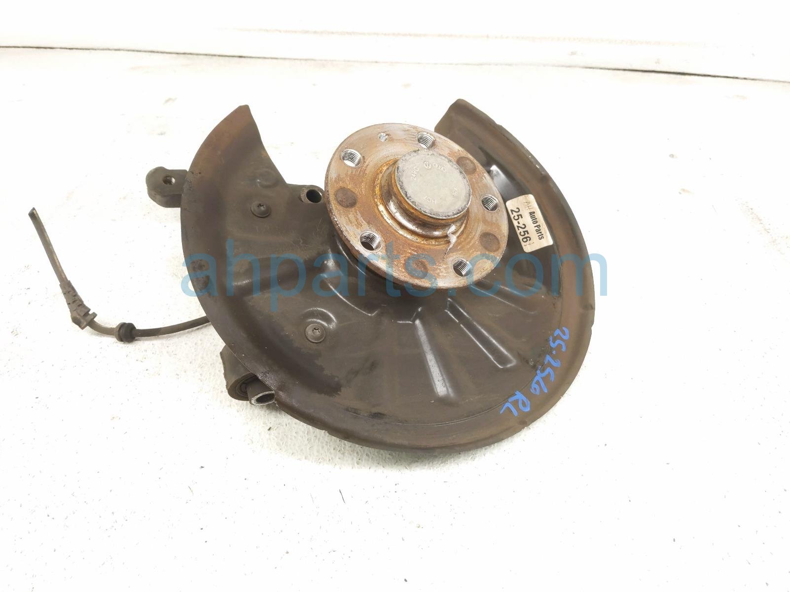 $115 Volkswagen RR/LH SPINDLE KNUCKLE HUB $115 Volkswagen RR/LH SPINDLE KNUCKLE HUB