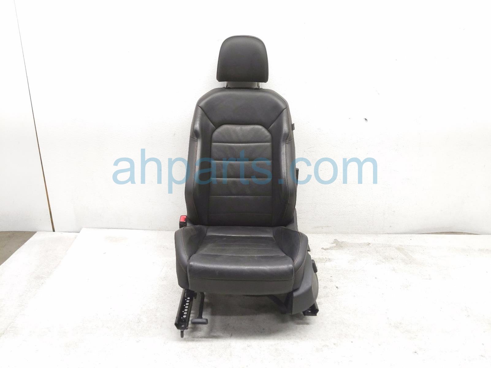 $225 Volkswagen FR/LH SEAT - BLACK - W/ AIRBAG $225 Volkswagen FR/LH SEAT - BLACK - W/ AIRBAG