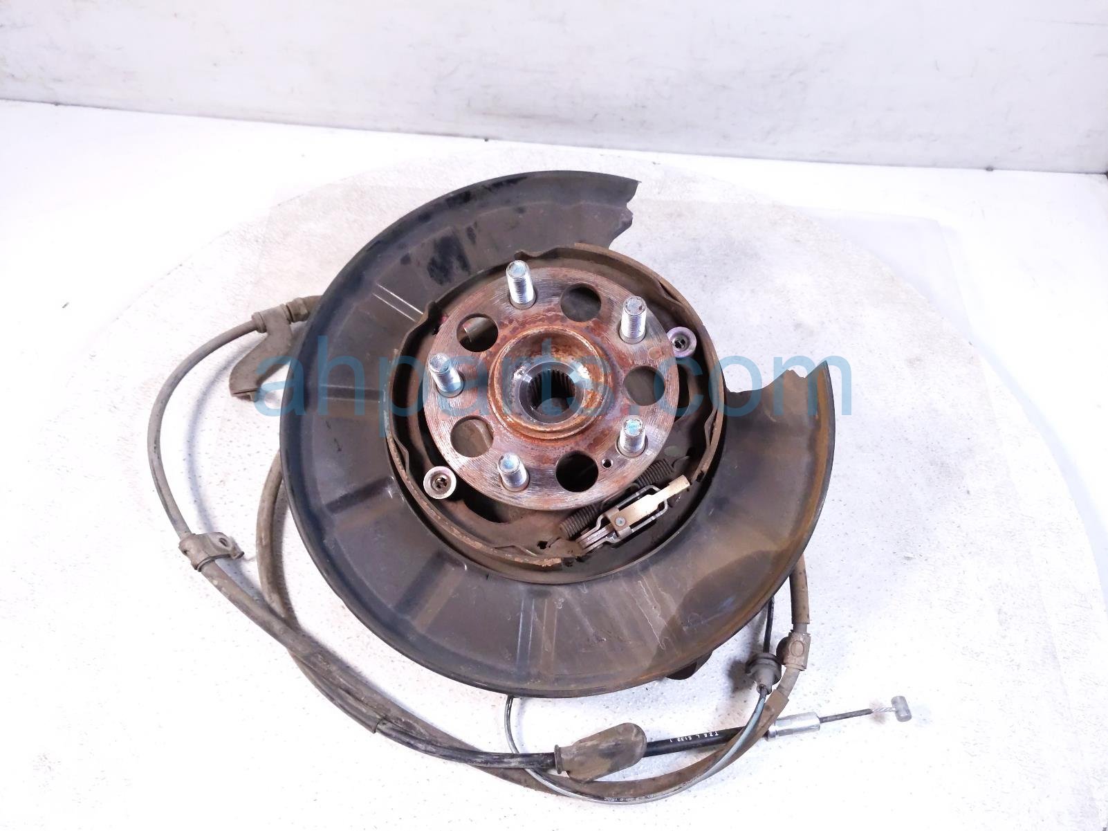 $110 Honda RR/LH SPINDLE KNUCKLE HUB