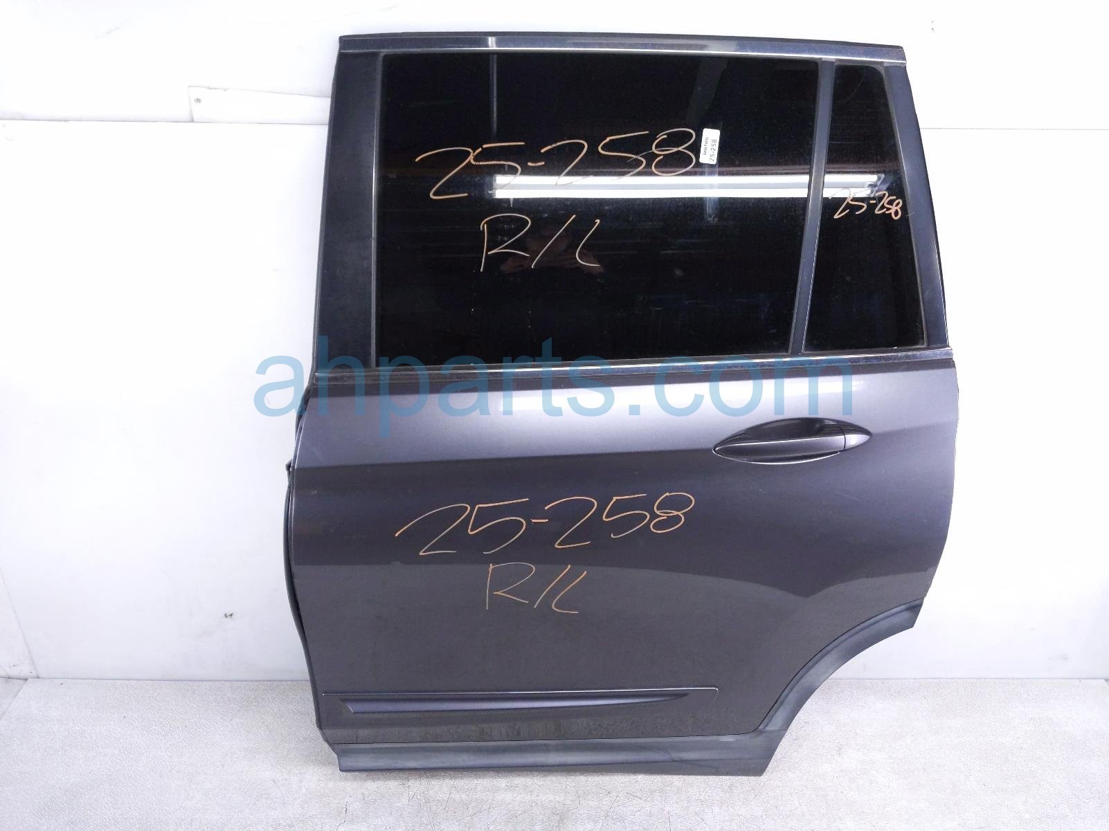 $825 Honda RR/LH DOOR - GREY - NO INSIDE TRIM $825 Honda RR/LH DOOR - GREY - NO INSIDE TRIM