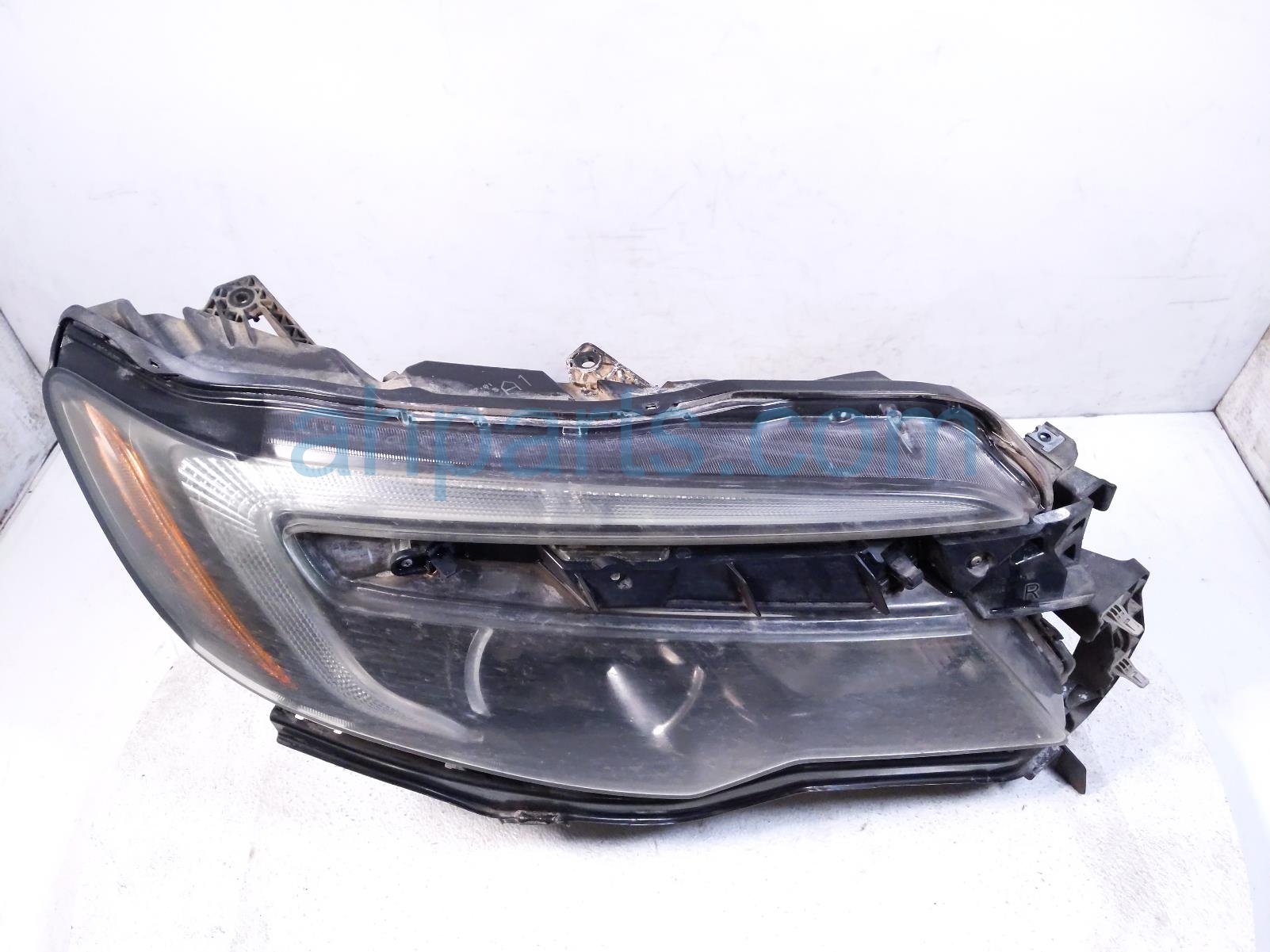 $350 Honda RH HEADLAMP / LIGHT - NEEDS POLISH $350 Honda RH HEADLAMP / LIGHT - NEEDS POLISH