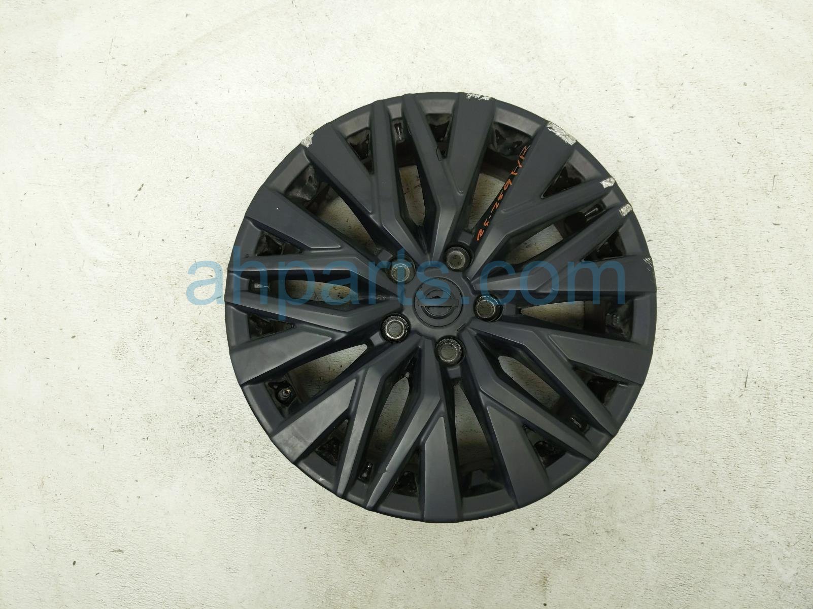 $195 Nissan FR/RH WHEEL / RIM - CURB / PAINTED $195 Nissan FR/RH WHEEL / RIM - CURB / PAINTED