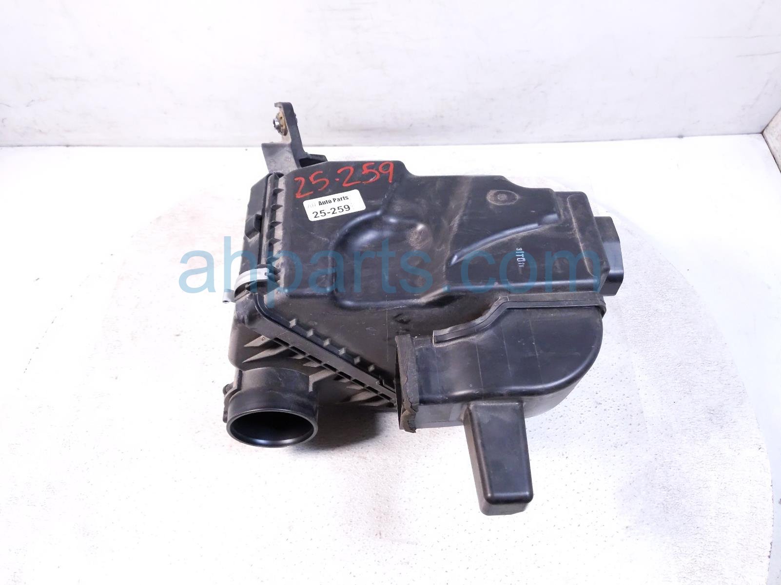 $165 Nissan AIR CLEANER INTAKE BOX $165 Nissan AIR CLEANER INTAKE BOX