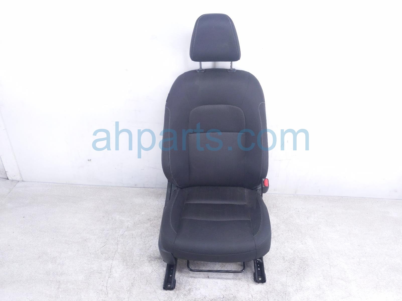 $195 Nissan FR/RH SEAT - BLACK - W/ AIRBAG