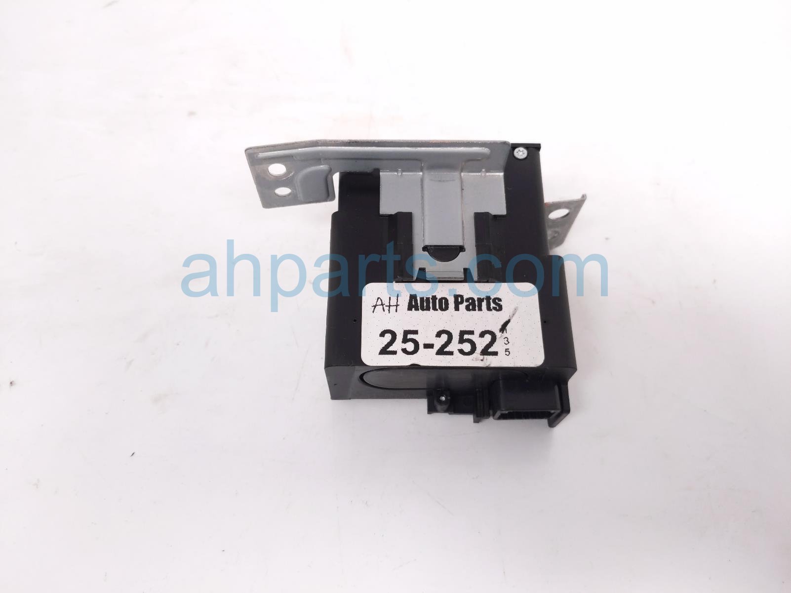 $65 Infiniti SMART KEY SLOT READER MODULE $65 Infiniti SMART KEY SLOT READER MODULE