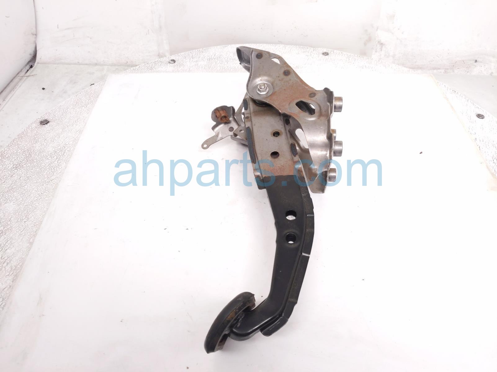 $49 Toyota BRAKE PEDAL ASSY W/SENS FL $49 Toyota BRAKE PEDAL ASSY W/SENS FL