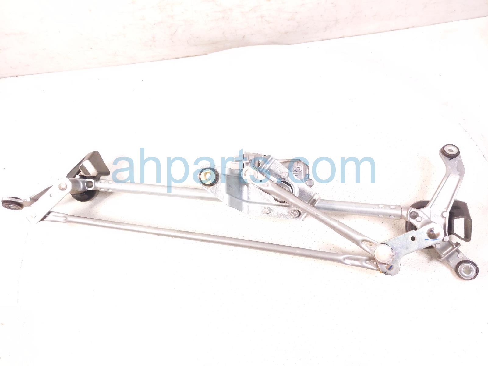 $65 Honda WINDSHIELD WIPER MOTOR W/ARM ASSY $65 Honda WINDSHIELD WIPER MOTOR W/ARM ASSY