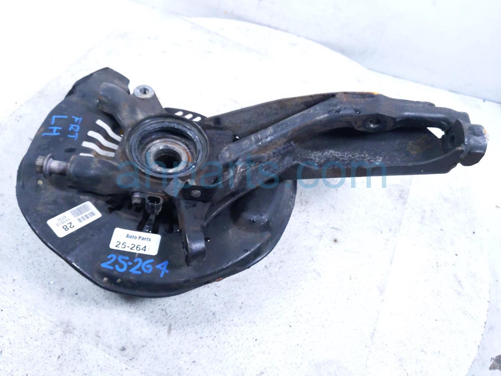 Toyota FR/LH SPINDLE KNUCKLE HUB