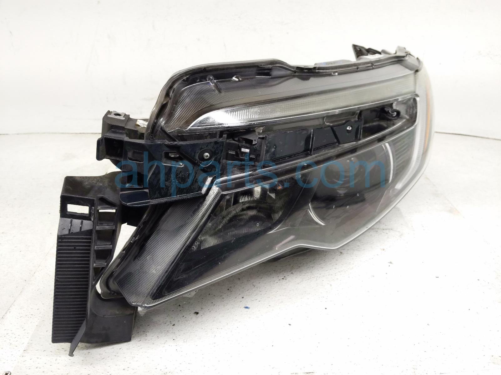 $499 Honda LH HEADLAMP / LIGHT - DMG TAB