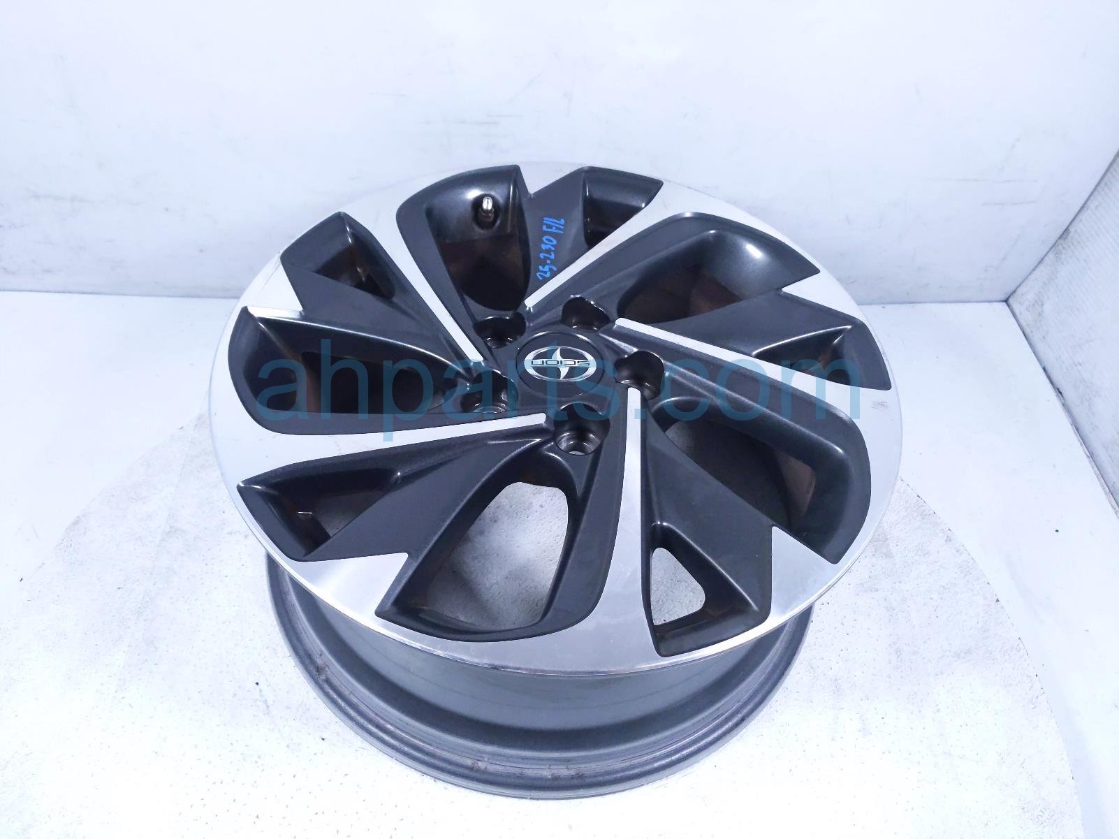 $125 Scion FR/LH WHEEL / RIM - MINOR RASH