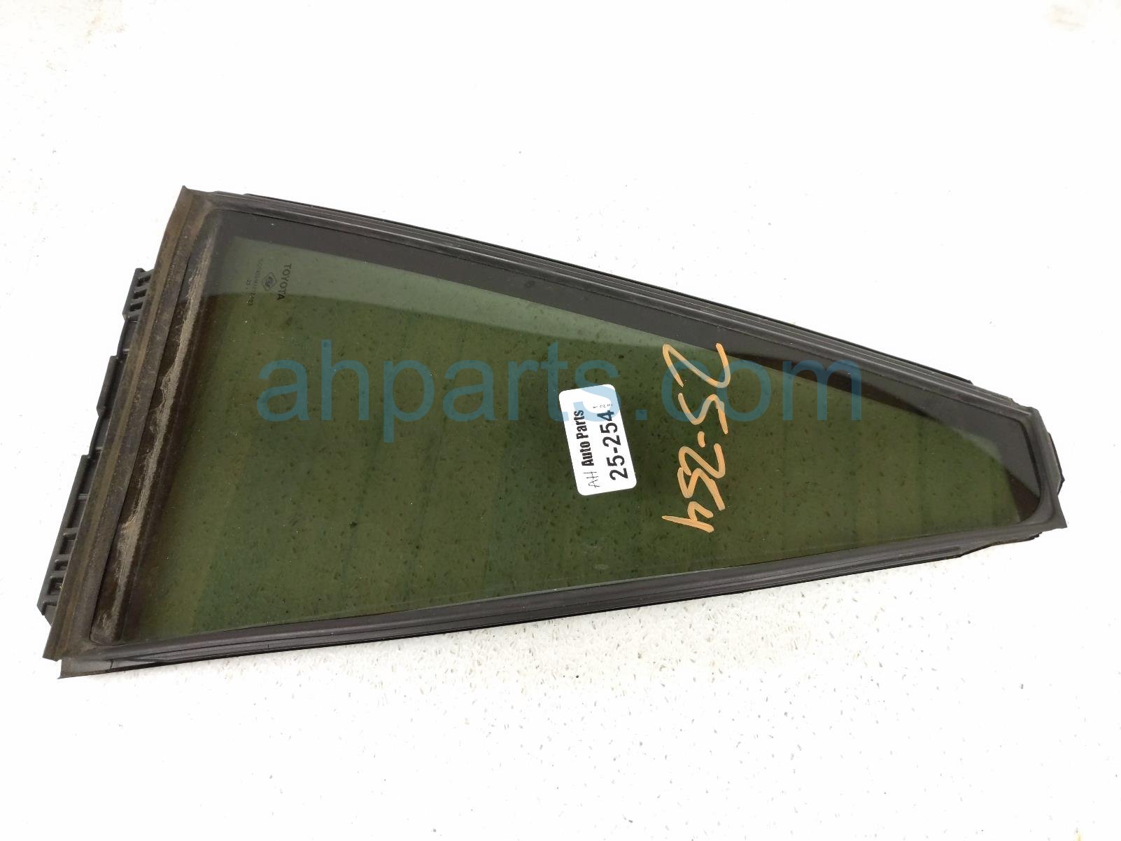 $45 Toyota RR/RH VENT GLASS WINDOW