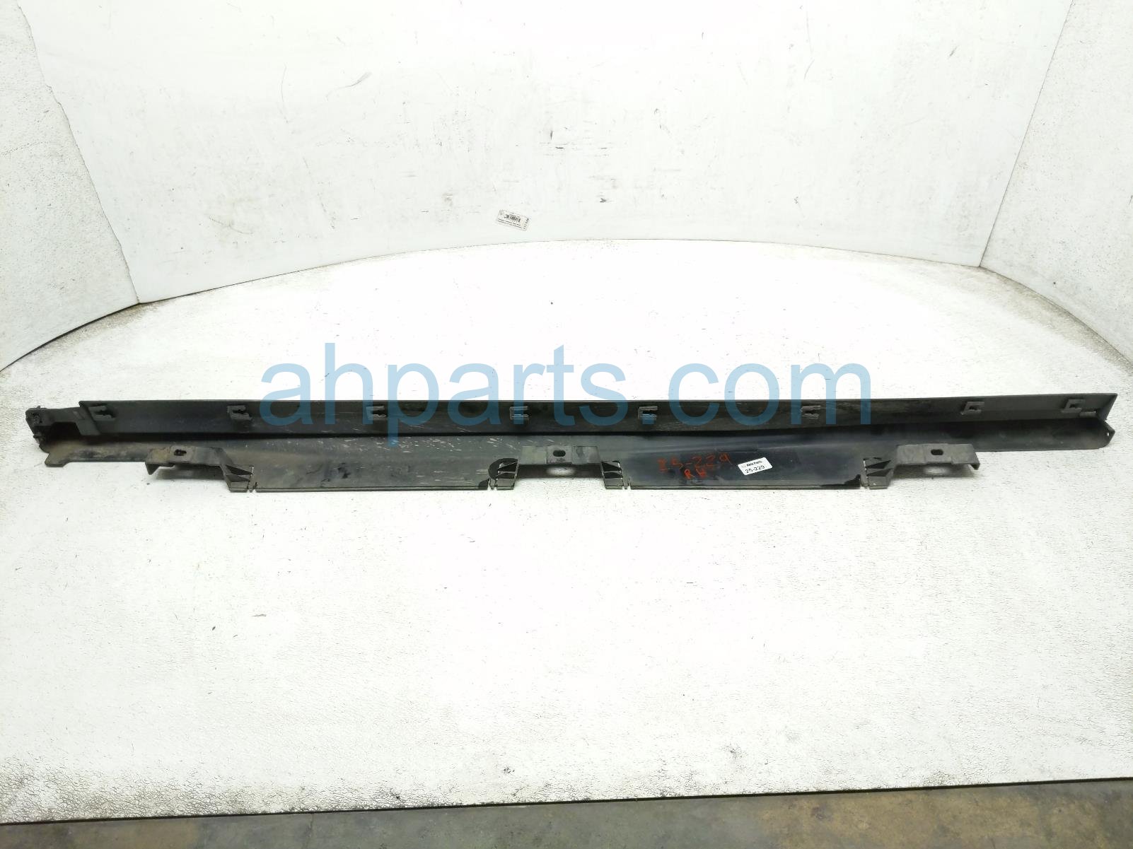 $75 Honda RH SIDE SKIRT / ROCKER MOULDING $75 Honda RH SIDE SKIRT / ROCKER MOULDING