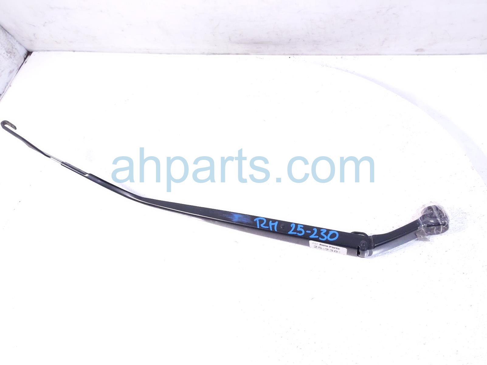 $40 Scion RH WINDSHIELD WIPER ARM