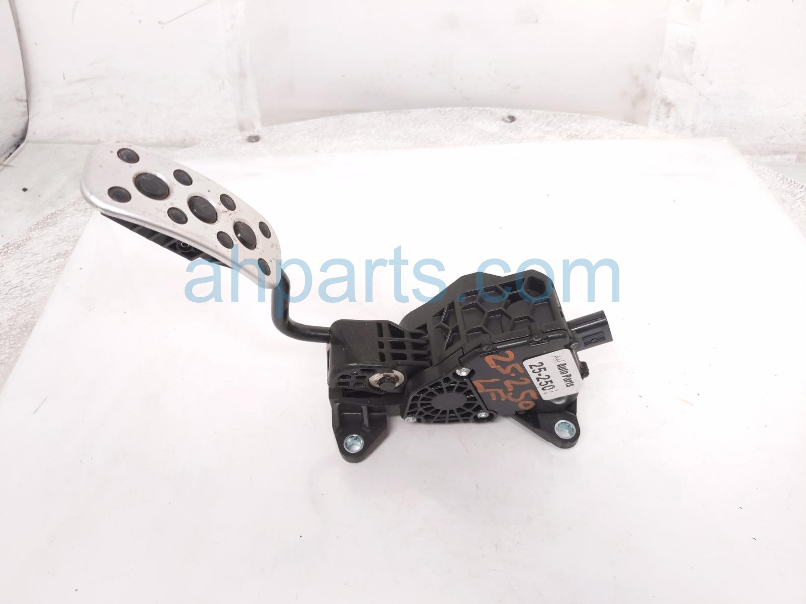 $225 Toyota GAS / ACCELERATOR PEDAL ASSY FL $225 Toyota GAS / ACCELERATOR PEDAL ASSY FL