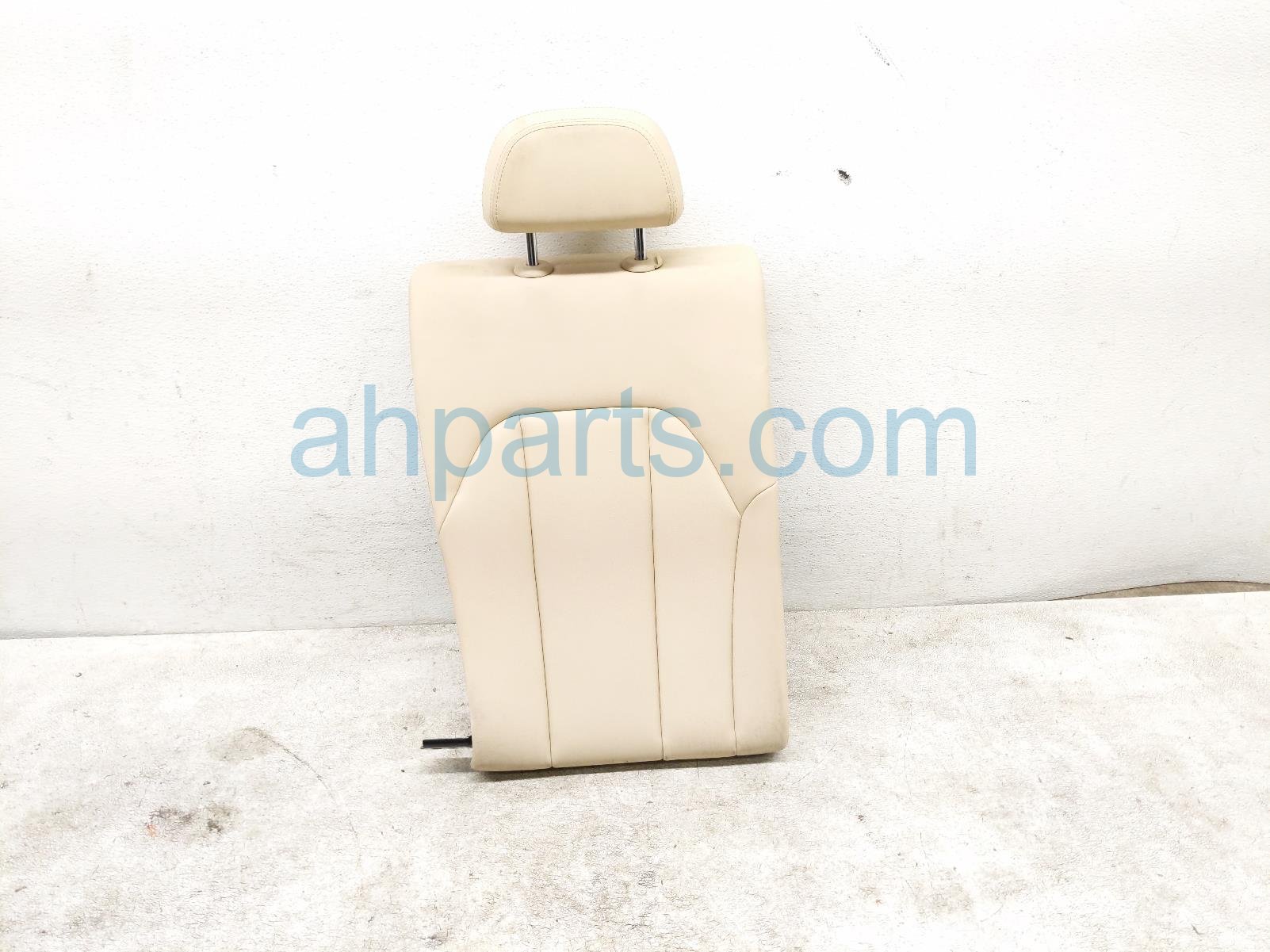$200 BMW RR/RH UPPER SEAT CUSHION - BEIGE $200 BMW RR/RH UPPER SEAT CUSHION - BEIGE