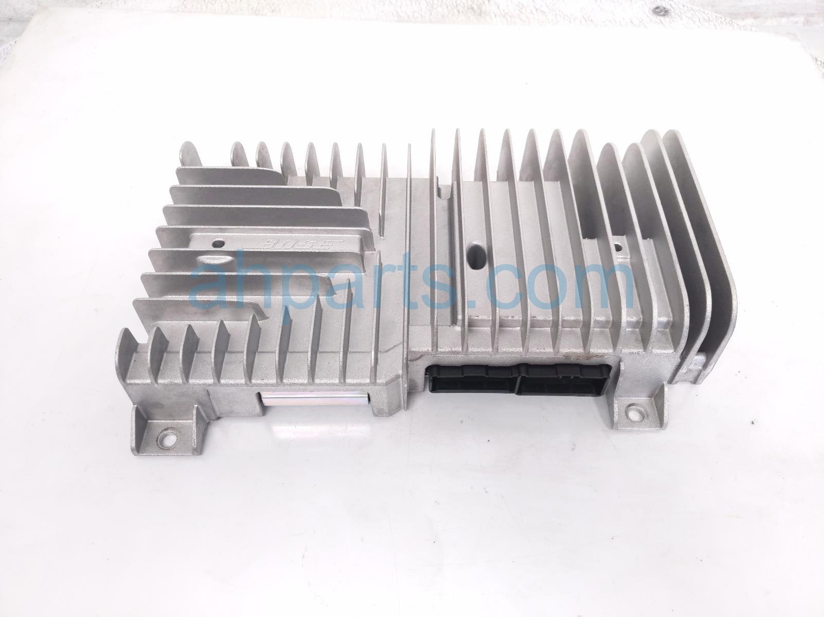 $75 Infiniti Larger Unit BOSE AUDIO AMP LEFT REAR $75 Infiniti Larger Unit BOSE AUDIO AMP LEFT REAR