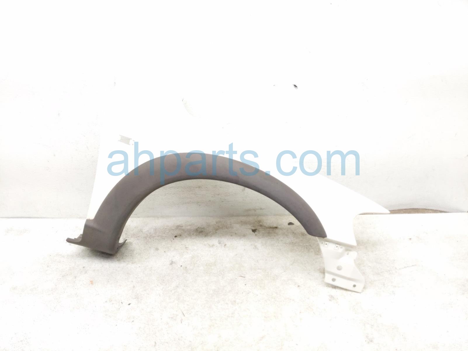 $49 Volvo RH FENDER W/ ARCH TRIM $49 Volvo RH FENDER W/ ARCH TRIM