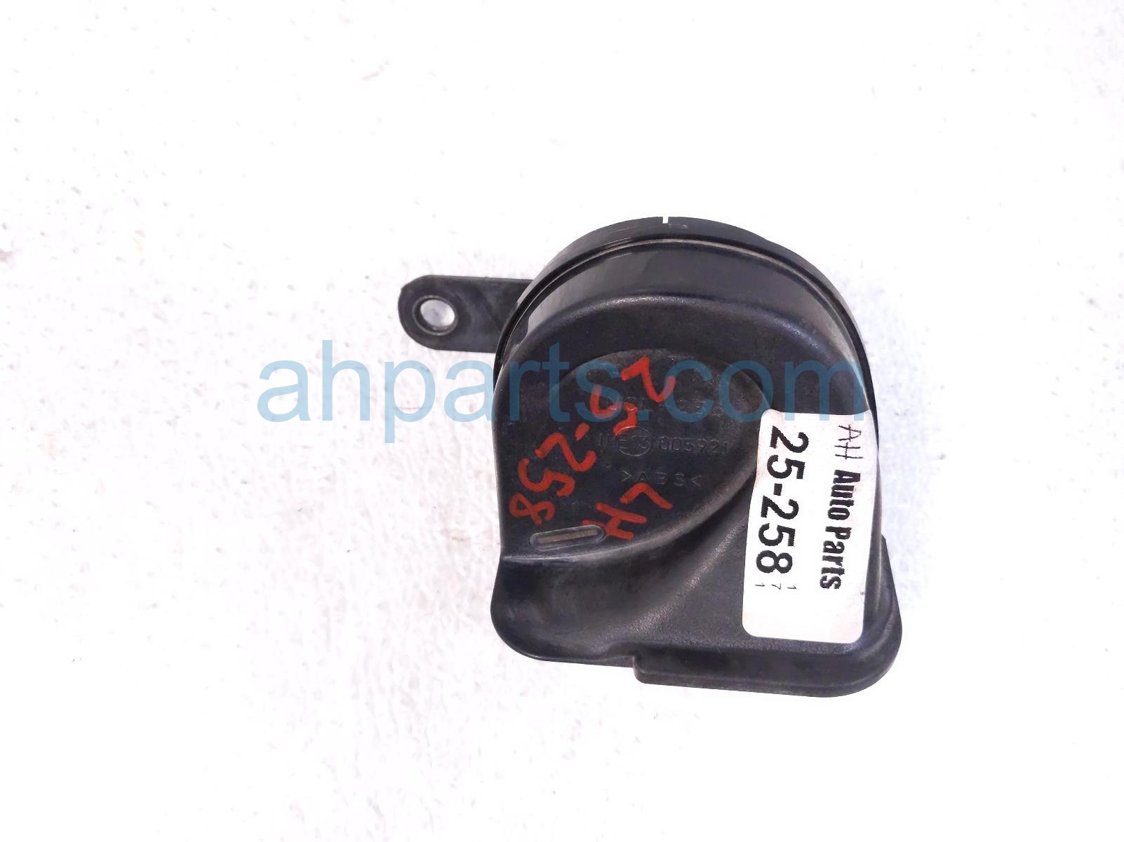 $25 Honda LOW PITCH NOTE HORN LH $25 Honda LOW PITCH NOTE HORN LH