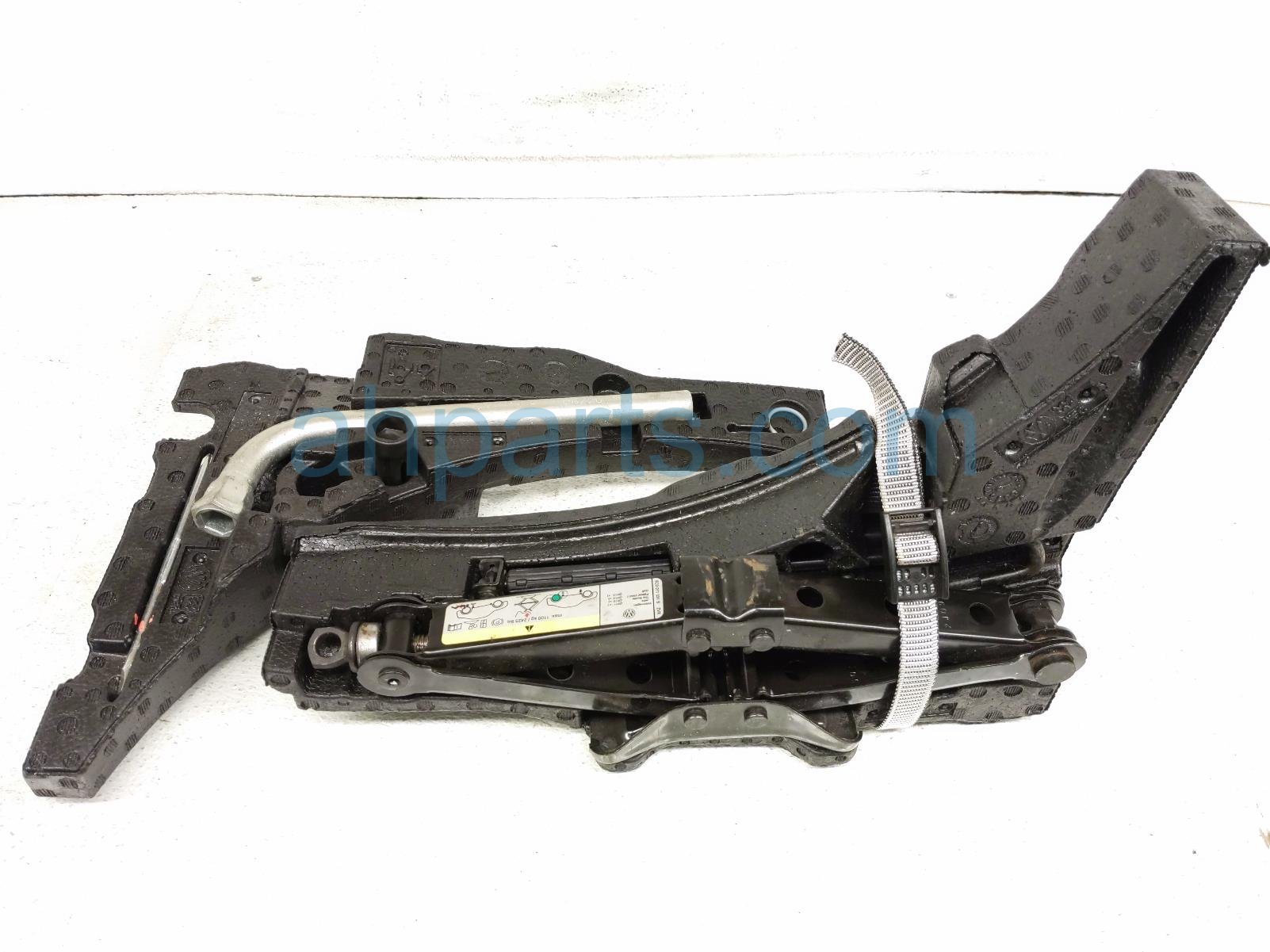 $99 Volkswagen 3 TOOLS + JACK W/FOAM HOLDER $99 Volkswagen 3 TOOLS + JACK W/FOAM HOLDER