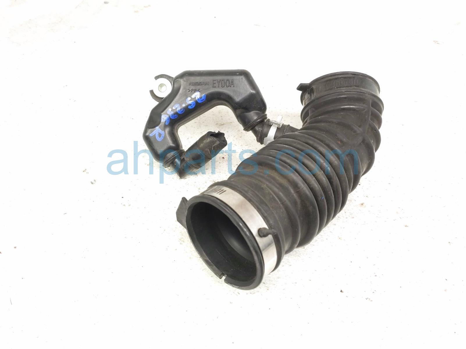 $95 Nissan RH AIR INTAKE TUBE